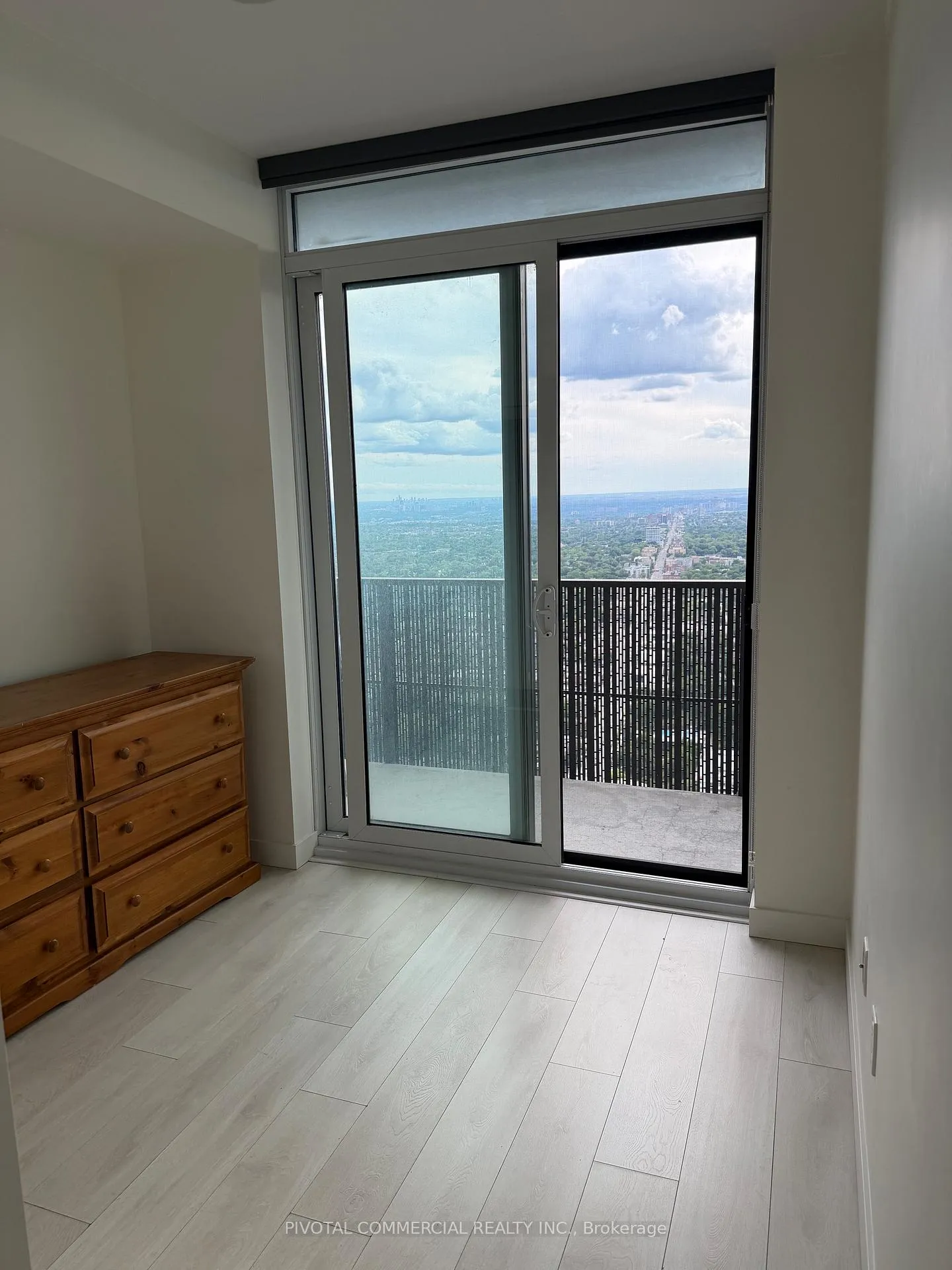 Photo 9 of Unit 5105, 8 Eglinton Avenue E, Toronto, Mount Pleasant West — HOMEH