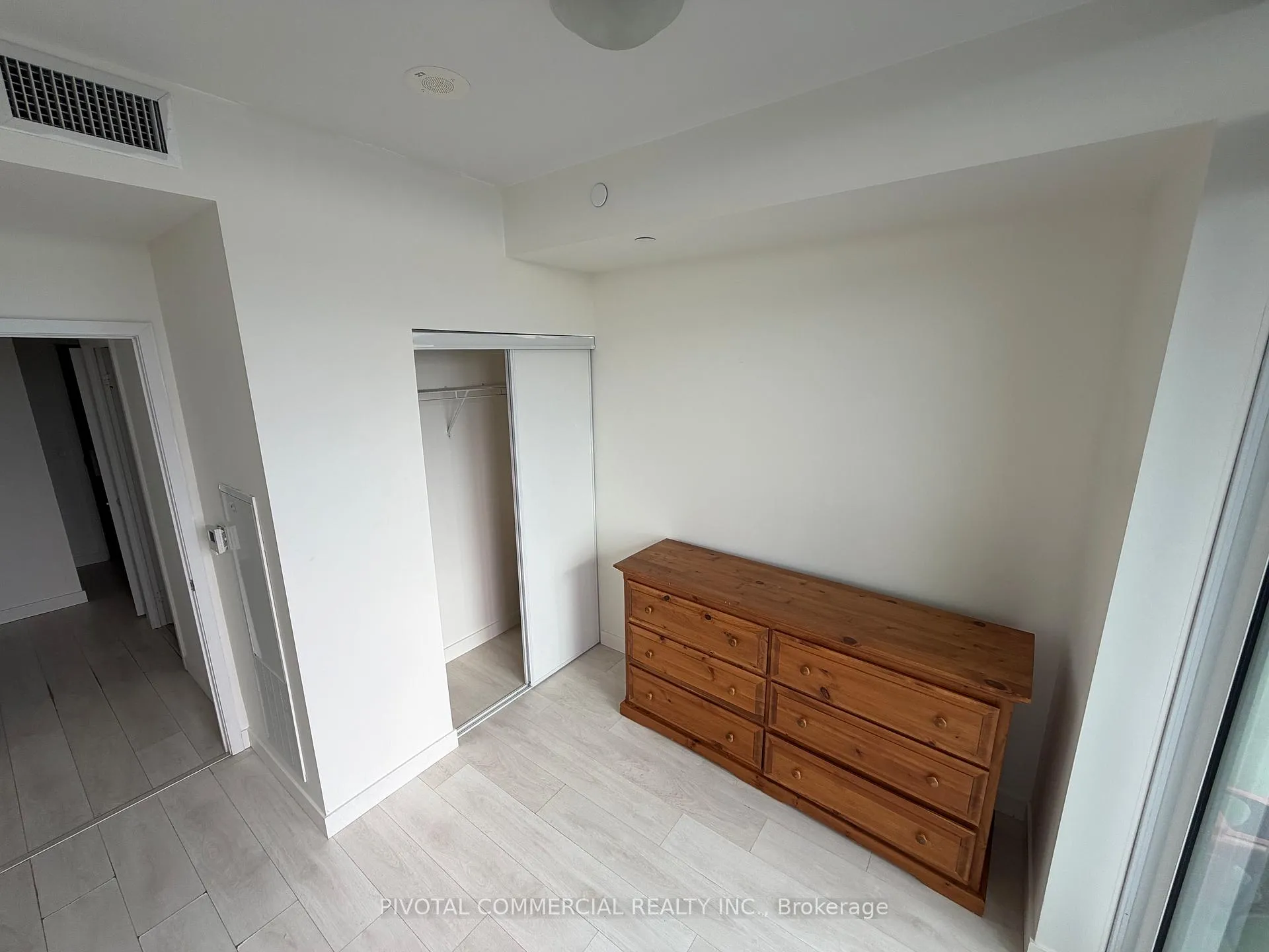 Photo 10 of Unit 5105, 8 Eglinton Avenue E, Toronto, Mount Pleasant West — HOMEH