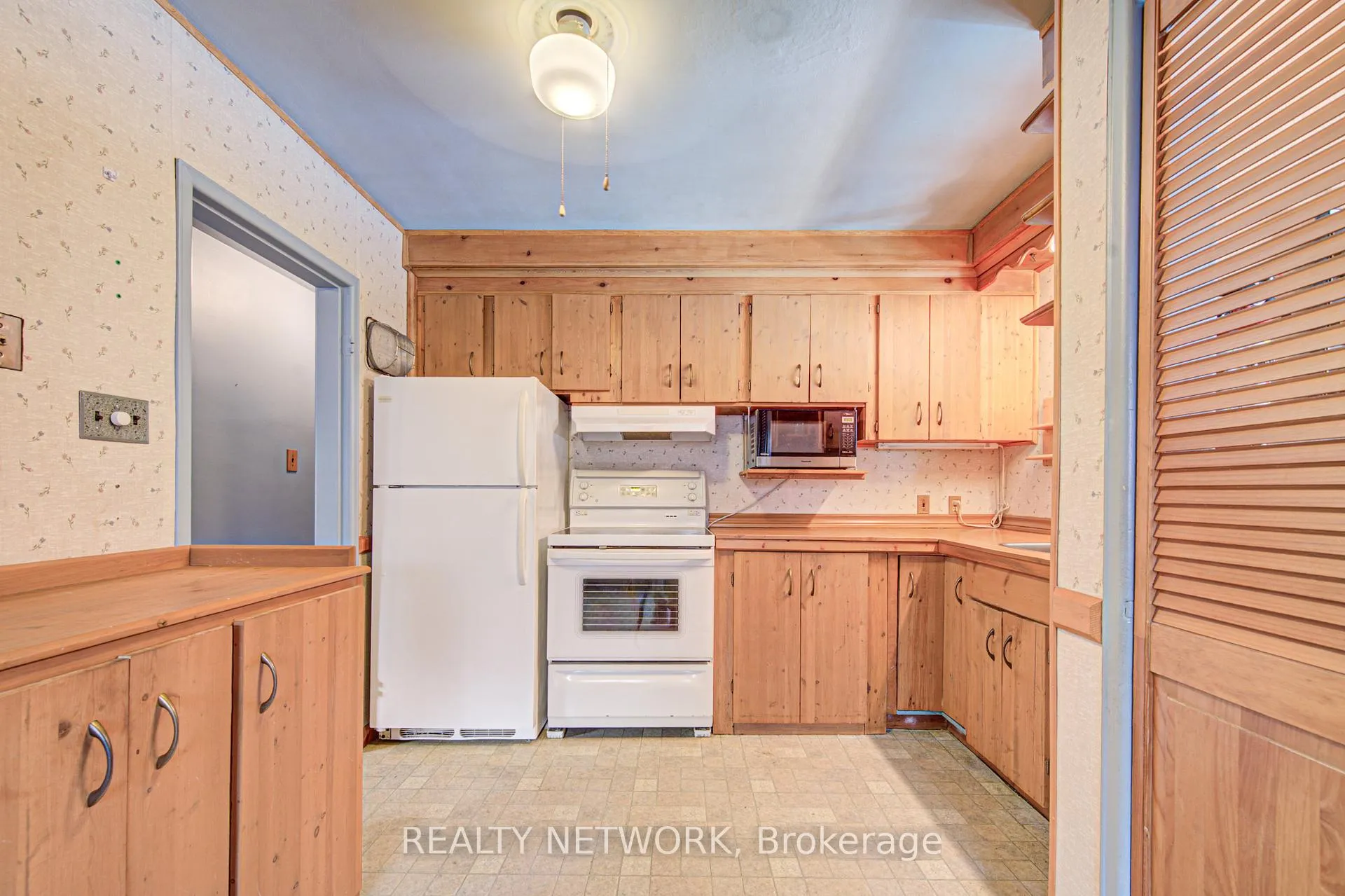 Photo 9 of 56 Ferrara Street, Hamilton, Huntington — HOMEH