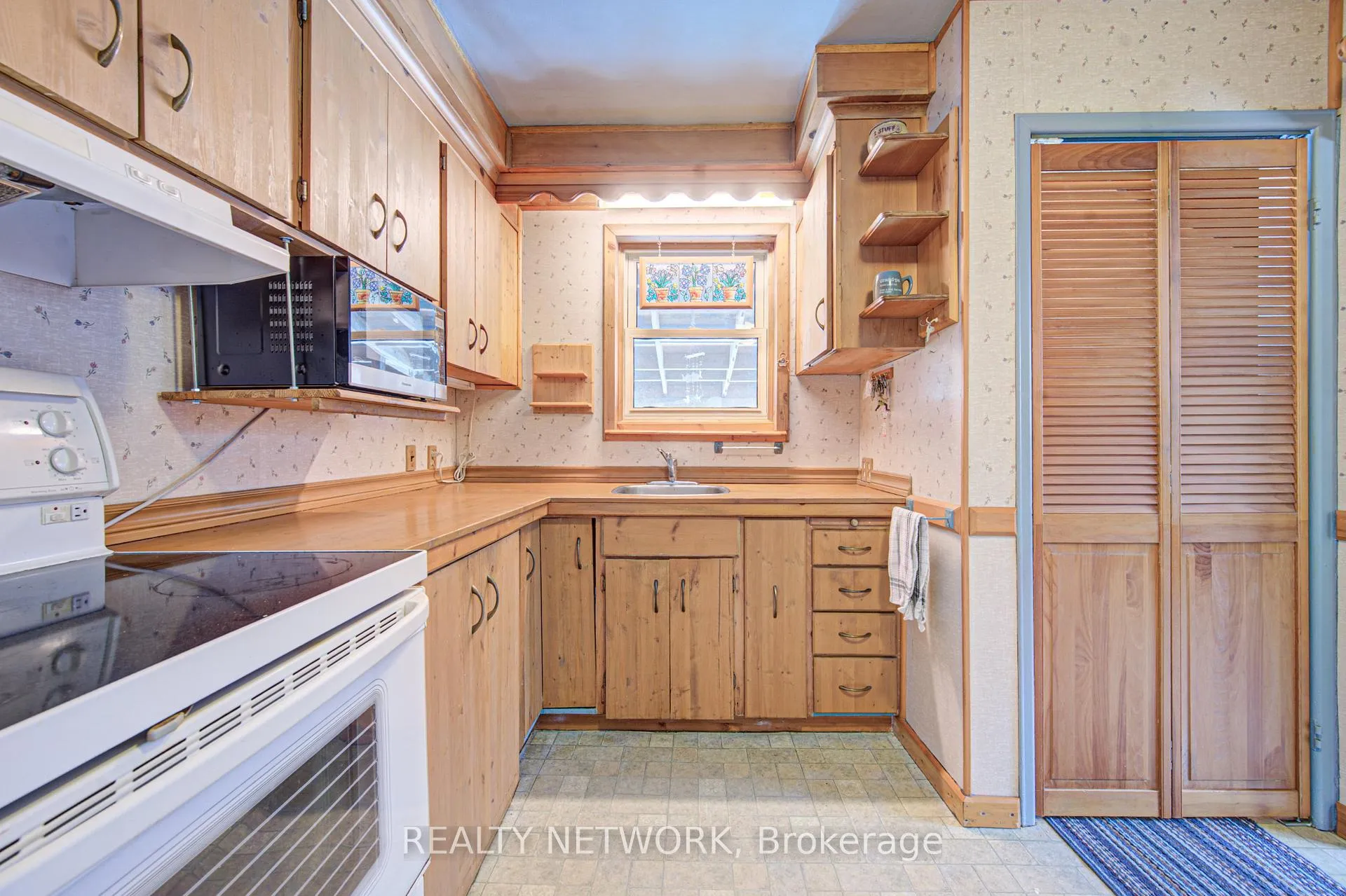 Photo 10 of 56 Ferrara Street, Hamilton, Huntington — HOMEH