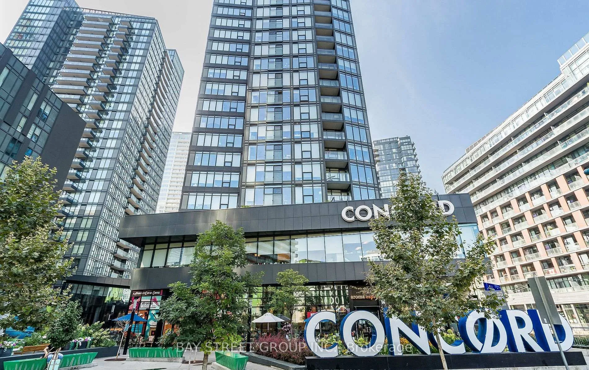 Photo 3 of Unit 2007, 80 Queens Wharf Road, Toronto, Waterfront Communities — HOMEH