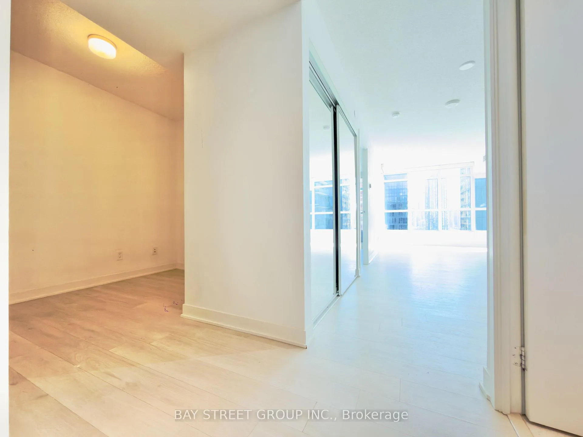 Photo 7 of Unit 2007, 80 Queens Wharf Road, Toronto, Waterfront Communities — HOMEH