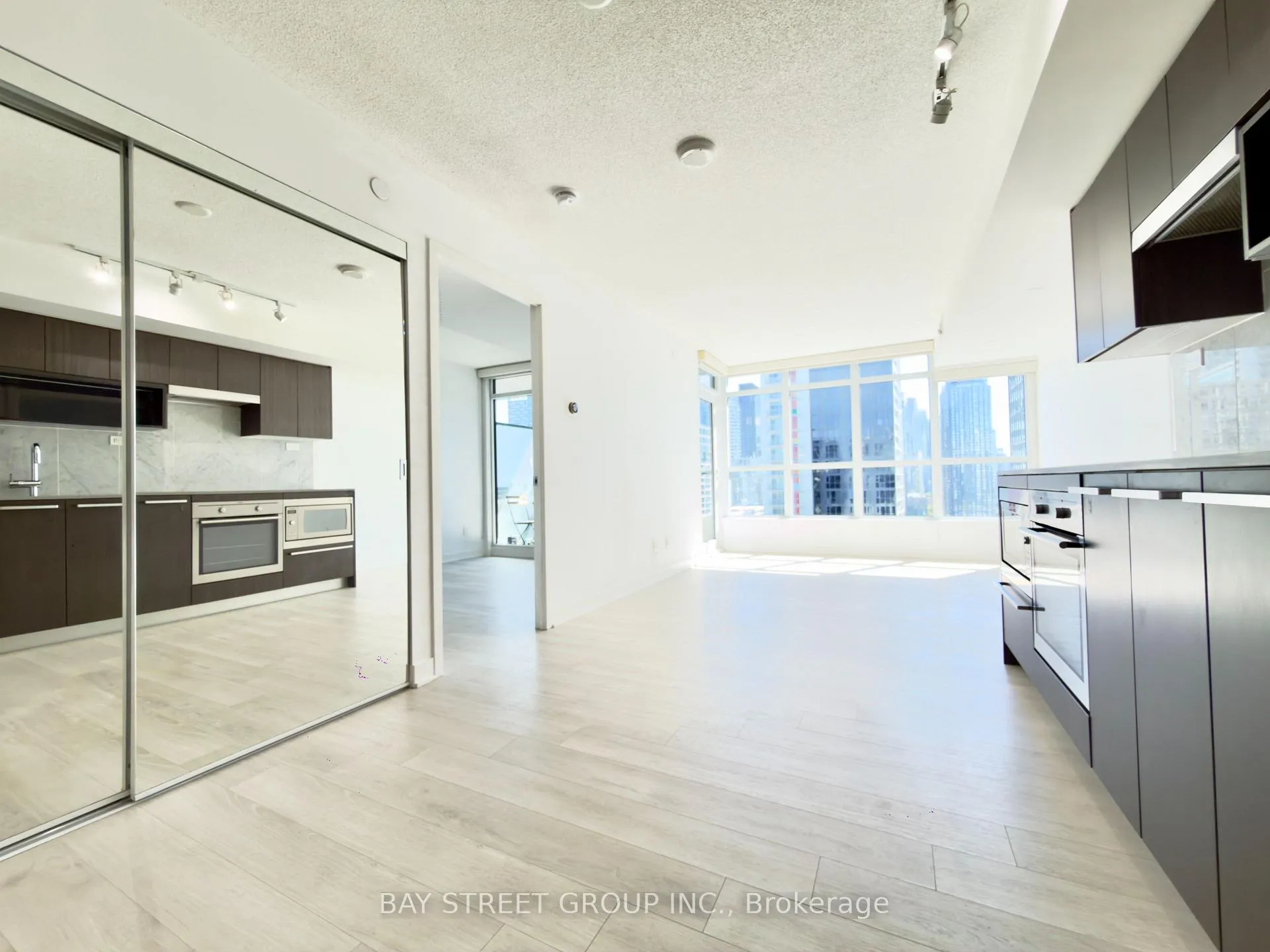 Photo 11 of Unit 2007, 80 Queens Wharf Road, Toronto, Waterfront Communities — HOMEH