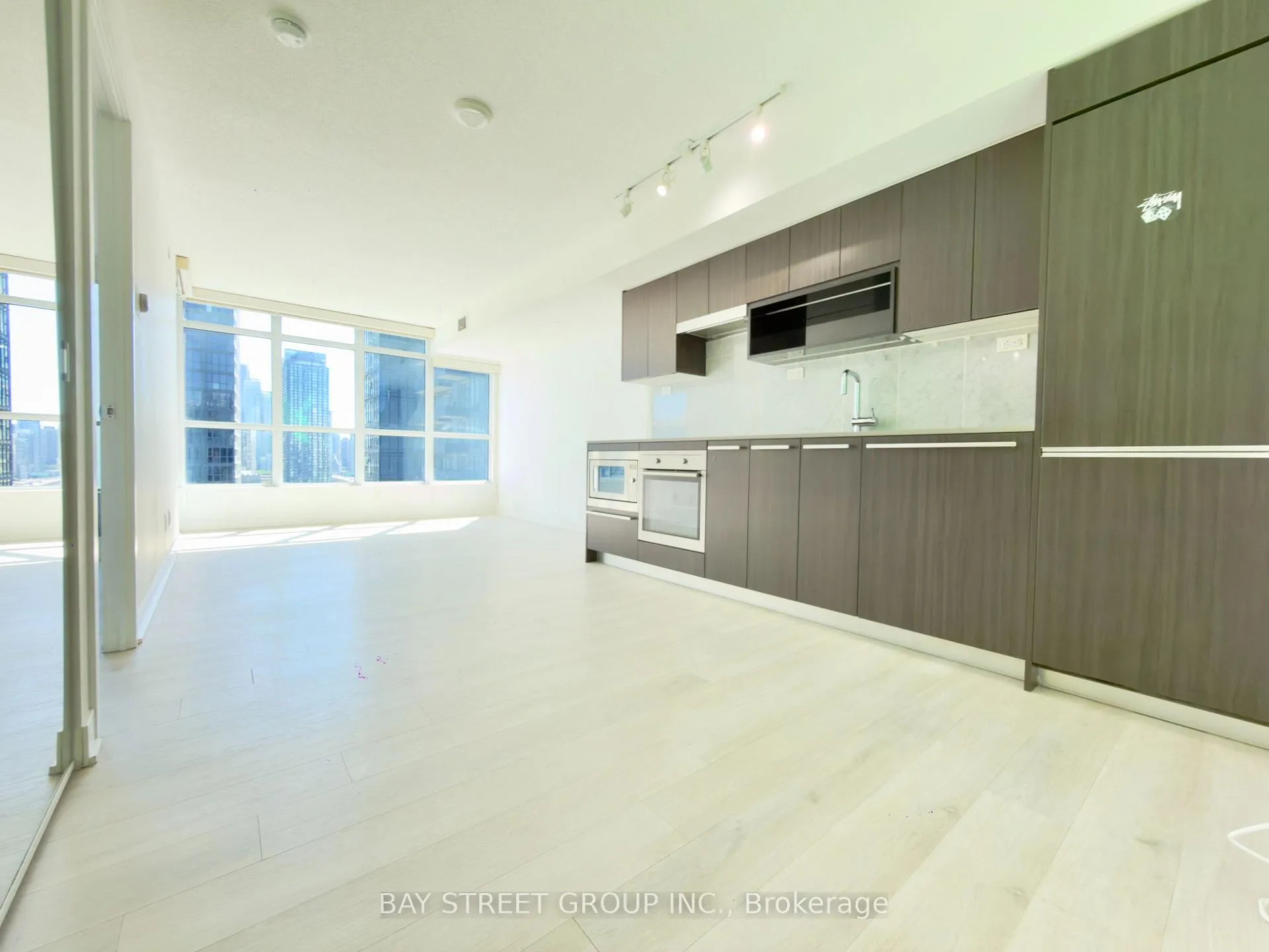 Photo 13 of Unit 2007, 80 Queens Wharf Road, Toronto, Waterfront Communities — HOMEH