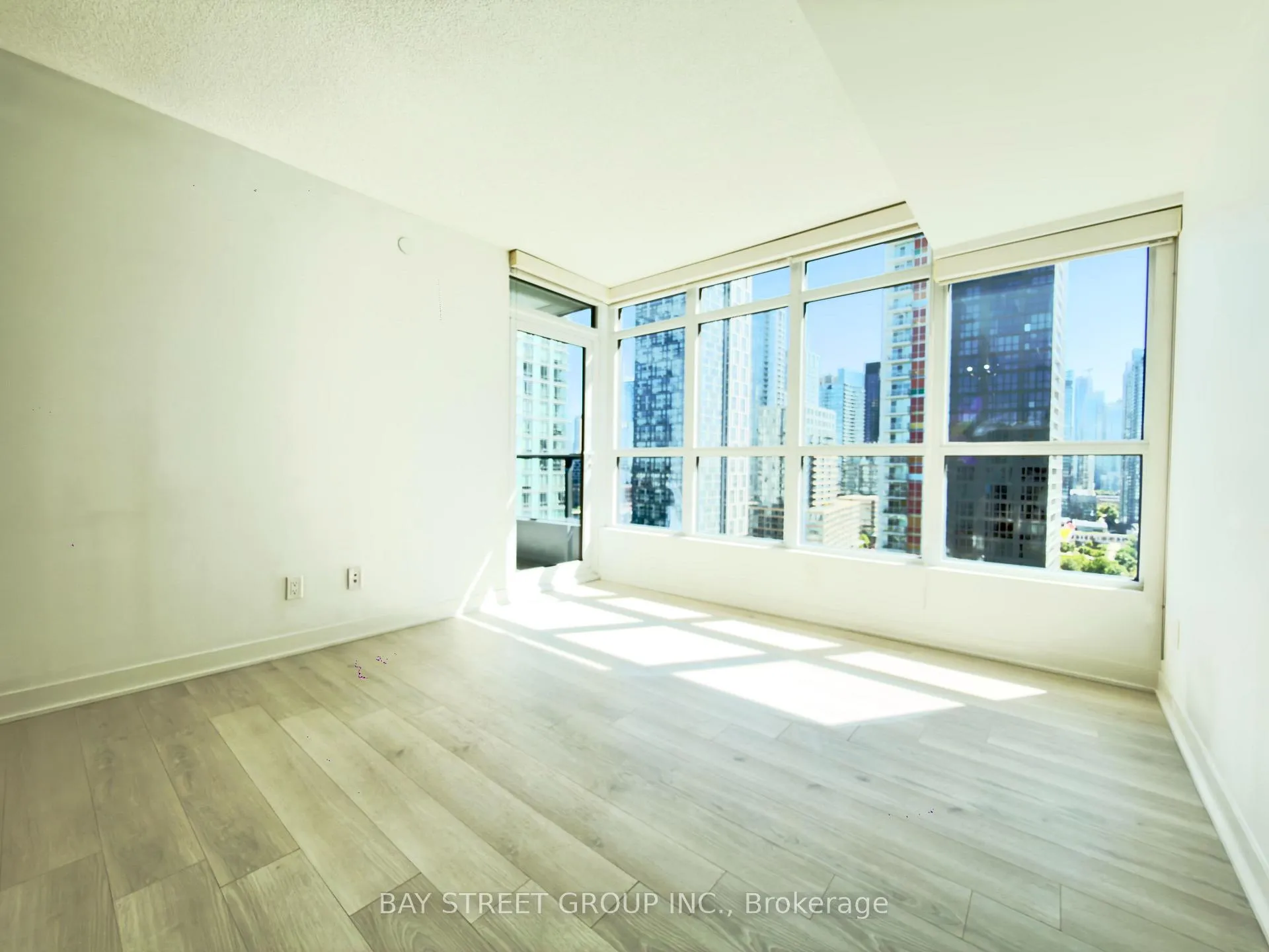 Photo 15 of Unit 2007, 80 Queens Wharf Road, Toronto, Waterfront Communities — HOMEH