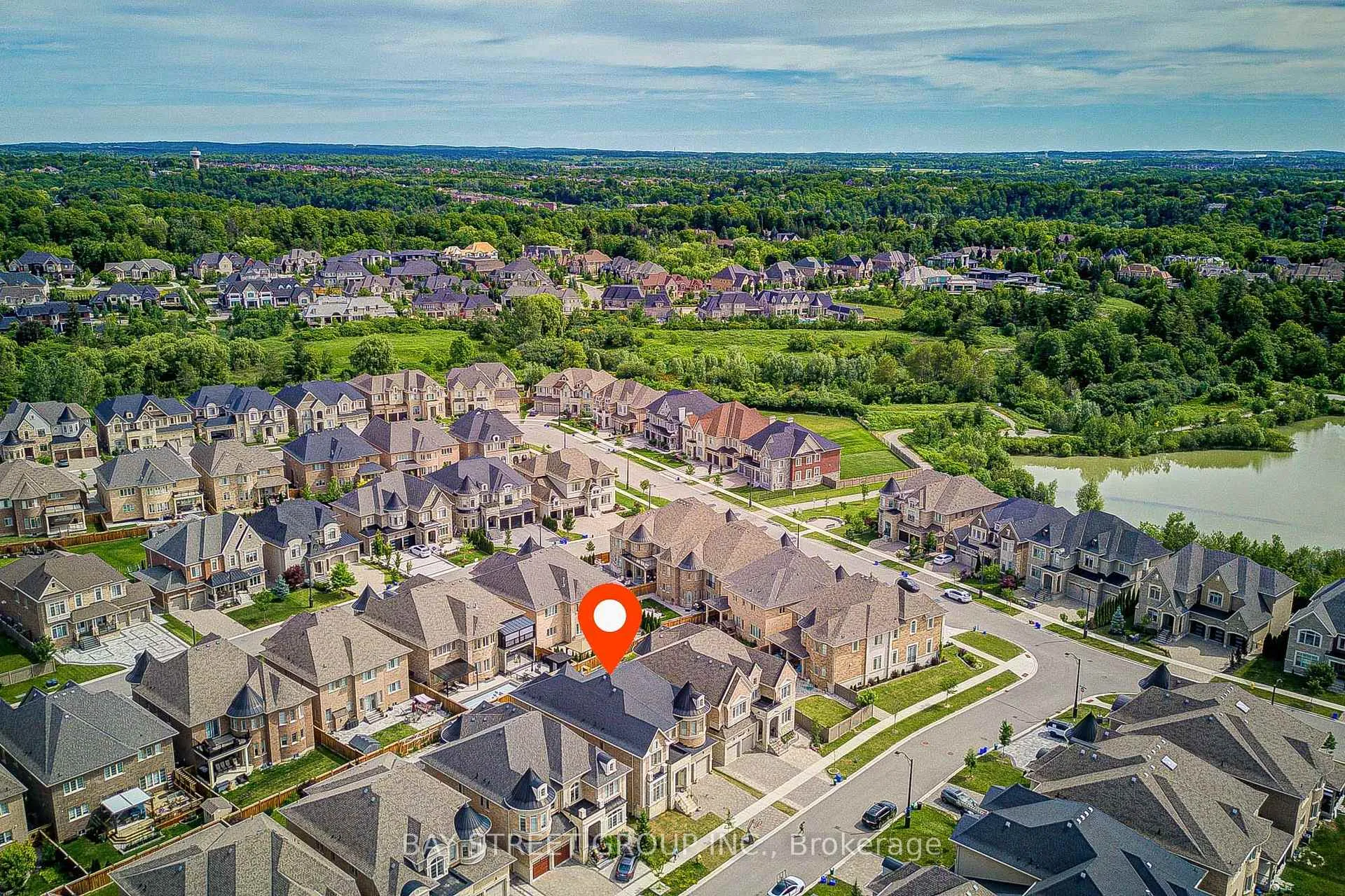 Photo 2 of 66 Nave Street, Vaughan, Kleinburg — HOMEH