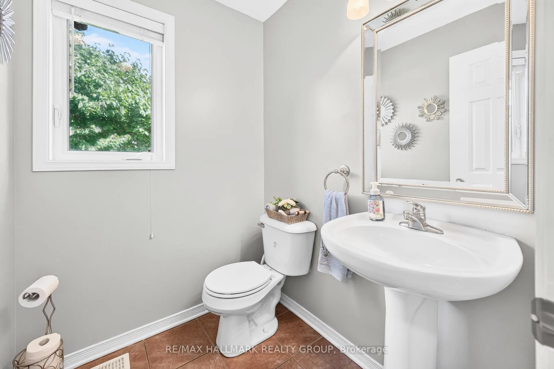 Photo 5 of 151 Branthaven Street, Ottawa, Avalon East — HOMEH