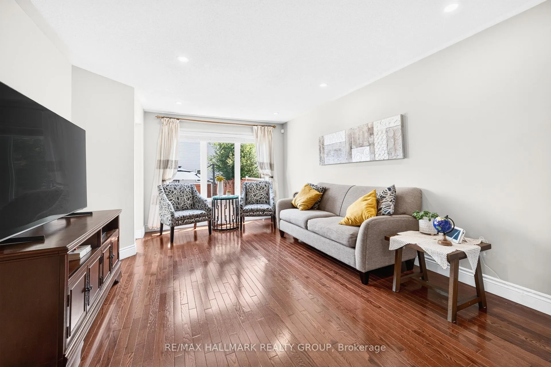Photo 8 of 151 Branthaven Street, Ottawa, Avalon East — HOMEH