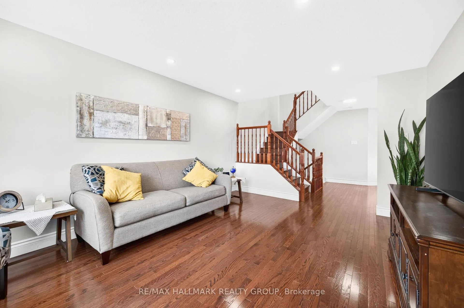 Photo 9 of 151 Branthaven Street, Ottawa, Avalon East — HOMEH