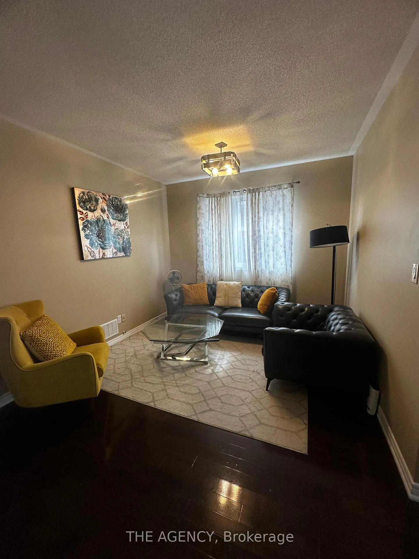 Photo 4 of Unit Upper, 326 Chandler Crescent, Peterborough, Monaghan Ward 2 — HOMEH