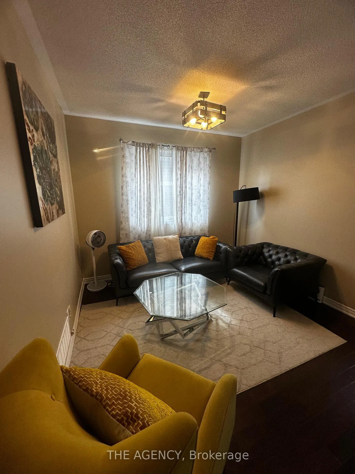 Photo 5 of Unit Upper, 326 Chandler Crescent, Peterborough, Monaghan Ward 2 — HOMEH