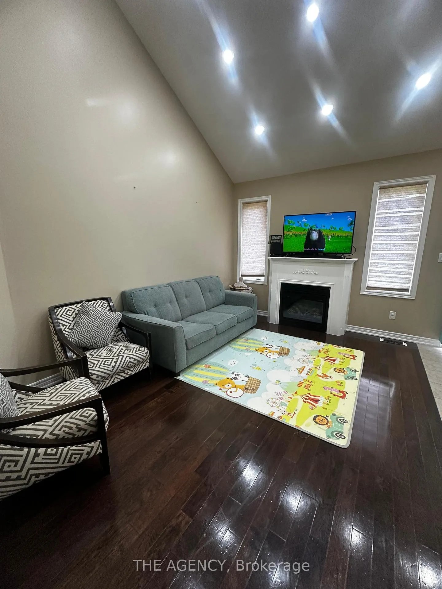 Photo 6 of Unit Upper, 326 Chandler Crescent, Peterborough, Monaghan Ward 2 — HOMEH