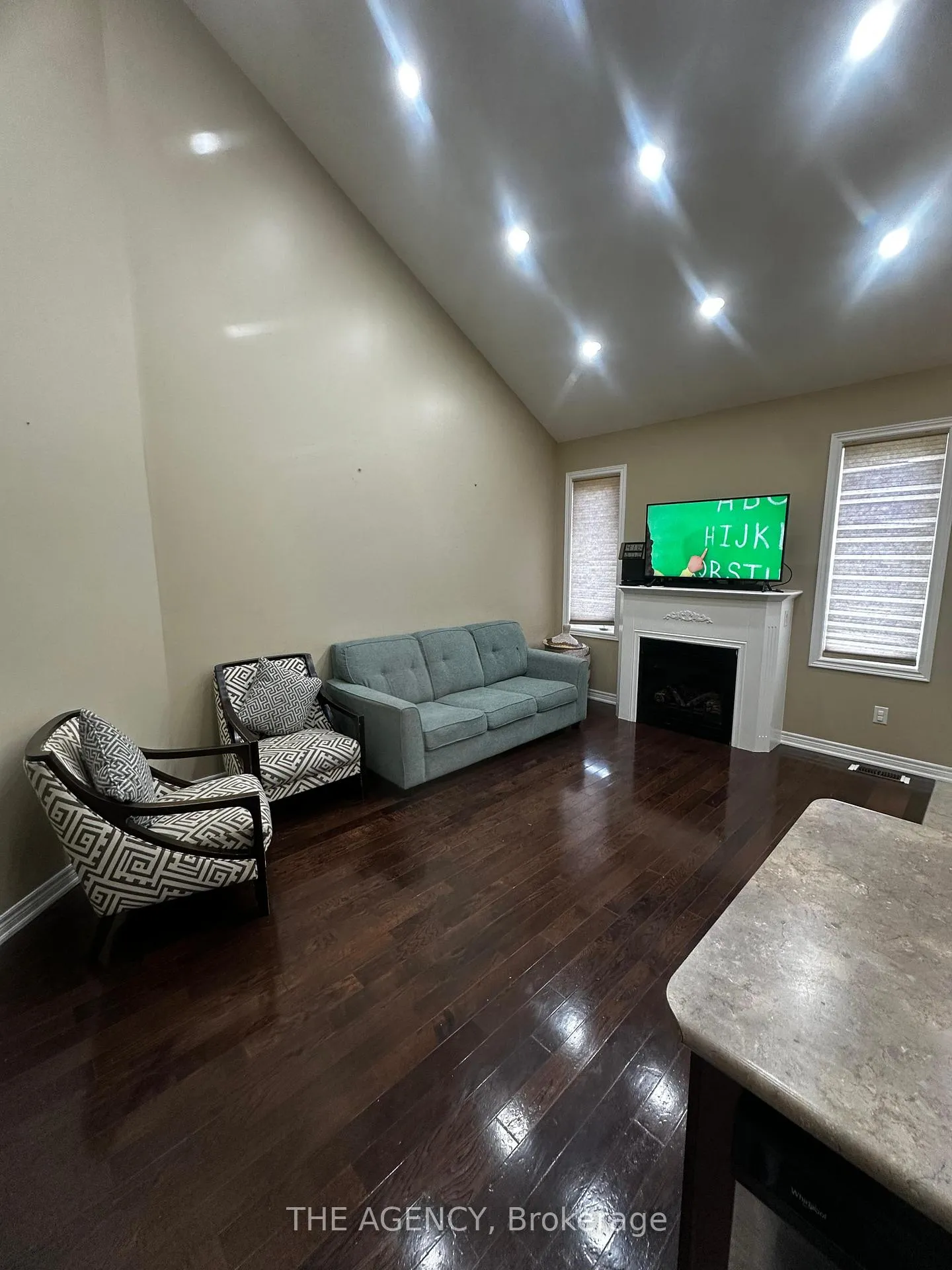 Photo 8 of Unit Upper, 326 Chandler Crescent, Peterborough, Monaghan Ward 2 — HOMEH