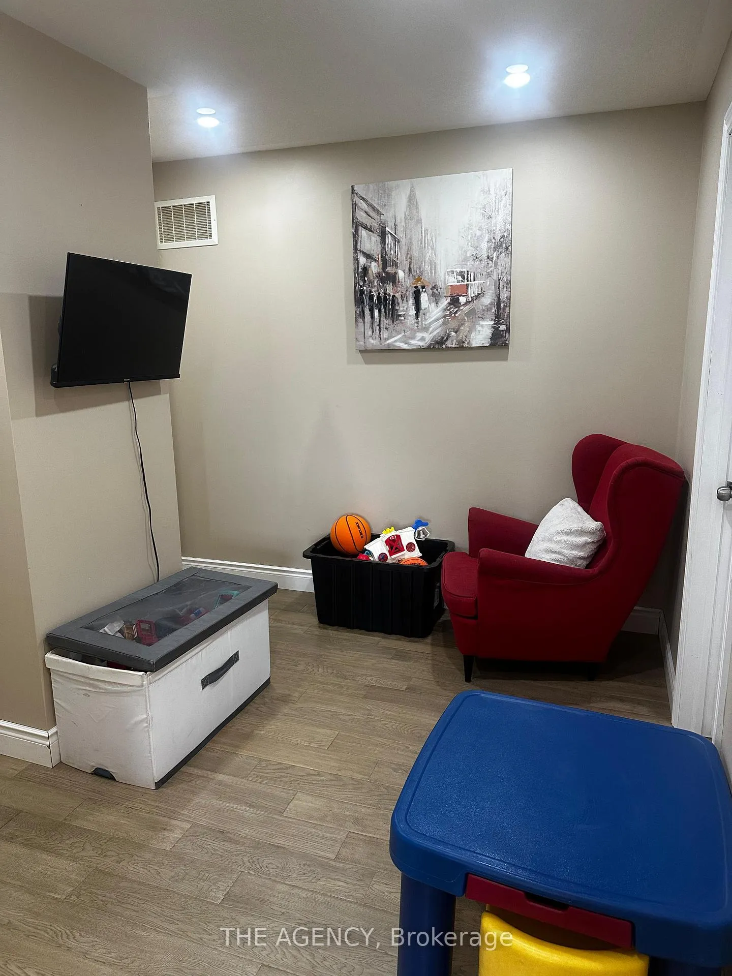 Photo 36 of Unit Upper, 326 Chandler Crescent, Peterborough, Monaghan Ward 2 — HOMEH