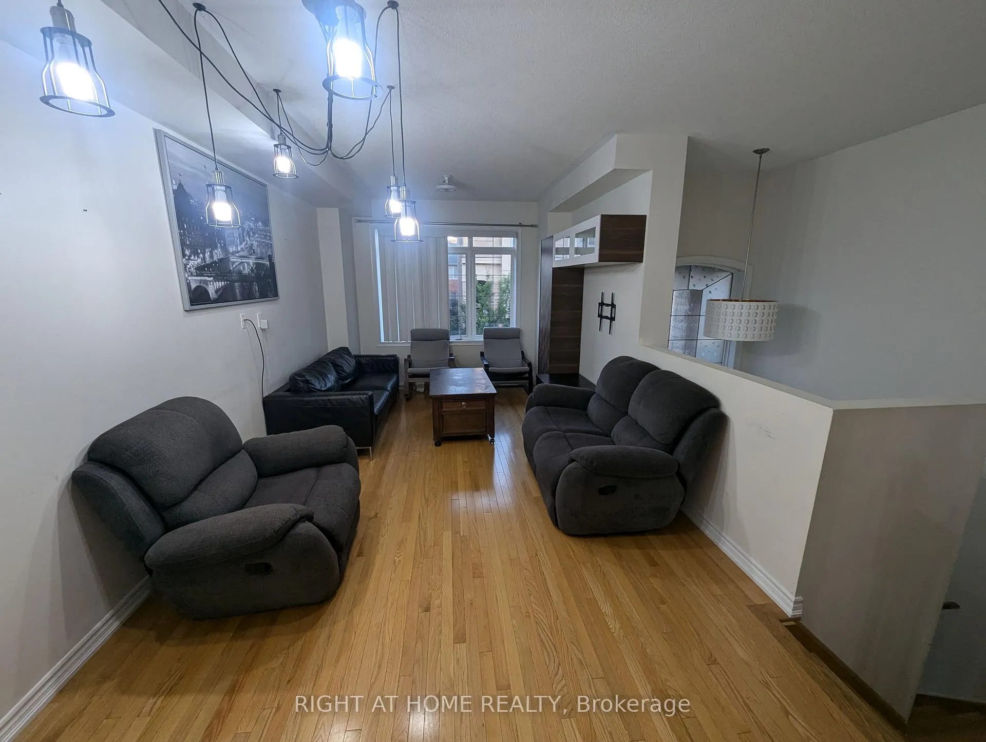 Photo 2 of Unit 55, 3038 Haines Road, Mississauga, Applewood — HOMEH