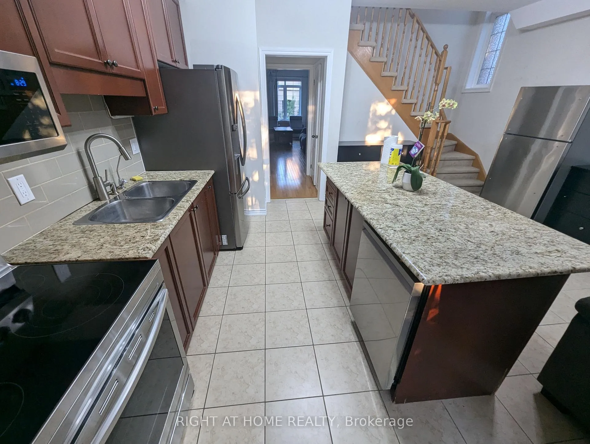 Photo 3 of Unit 55, 3038 Haines Road, Mississauga, Applewood — HOMEH