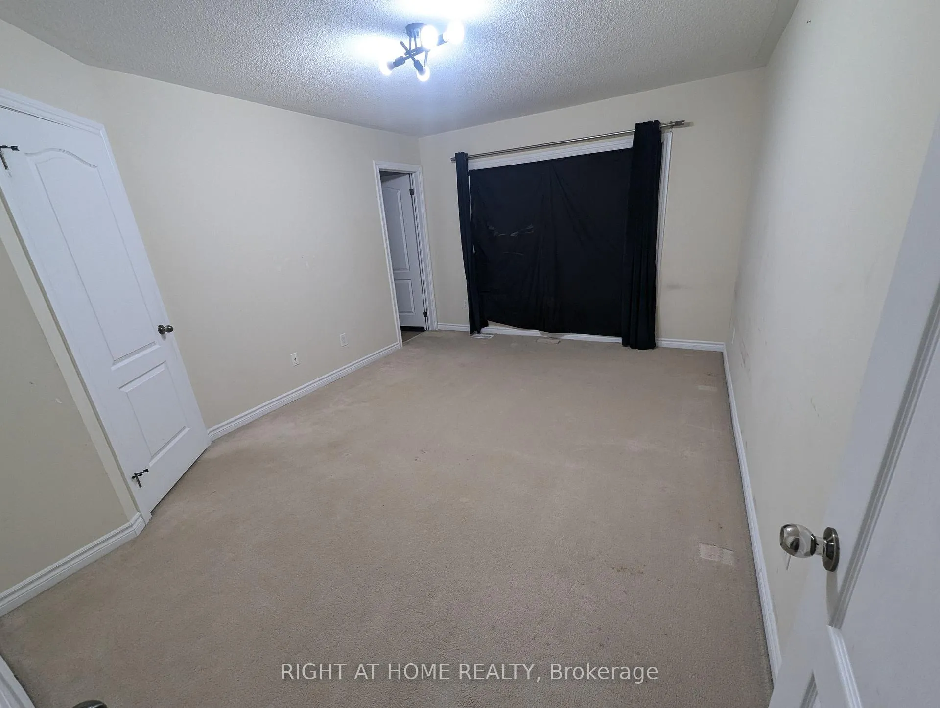 Photo 5 of Unit 55, 3038 Haines Road, Mississauga, Applewood — HOMEH