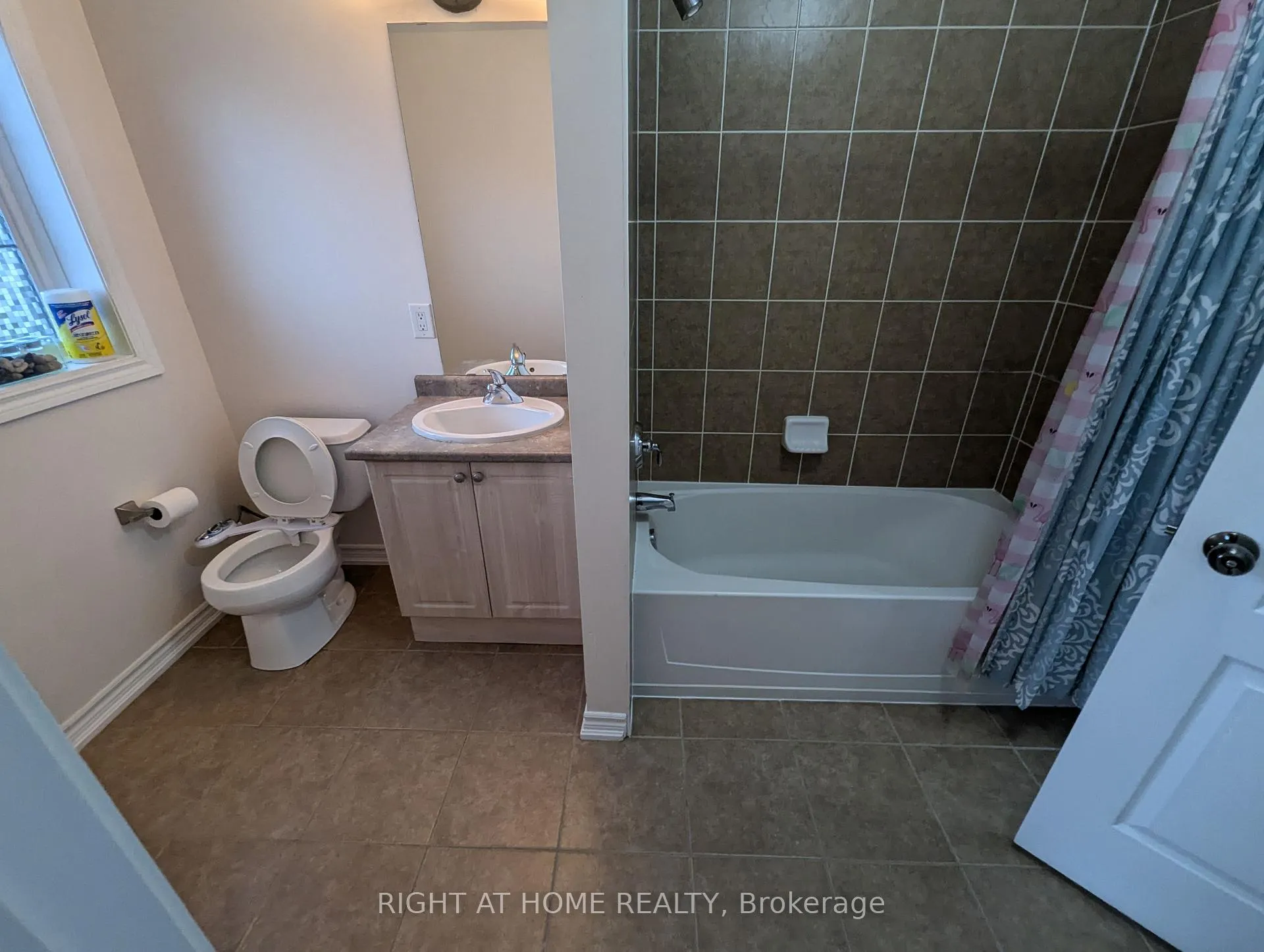 Photo 11 of Unit 55, 3038 Haines Road, Mississauga, Applewood — HOMEH