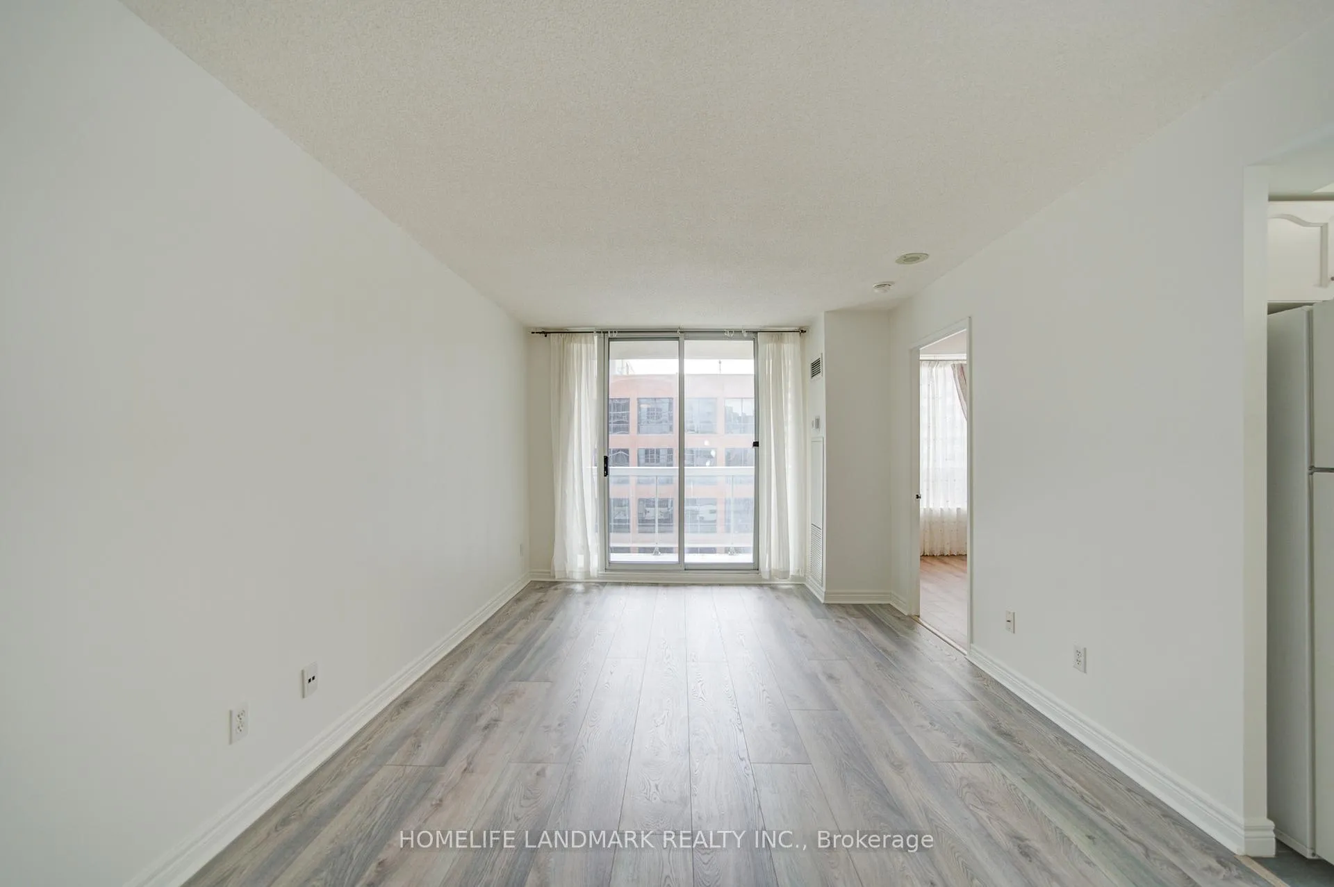 Photo 3 of Unit 1003, 43 Eglinton Avenue E, Toronto, Mount Pleasant East — HOMEH