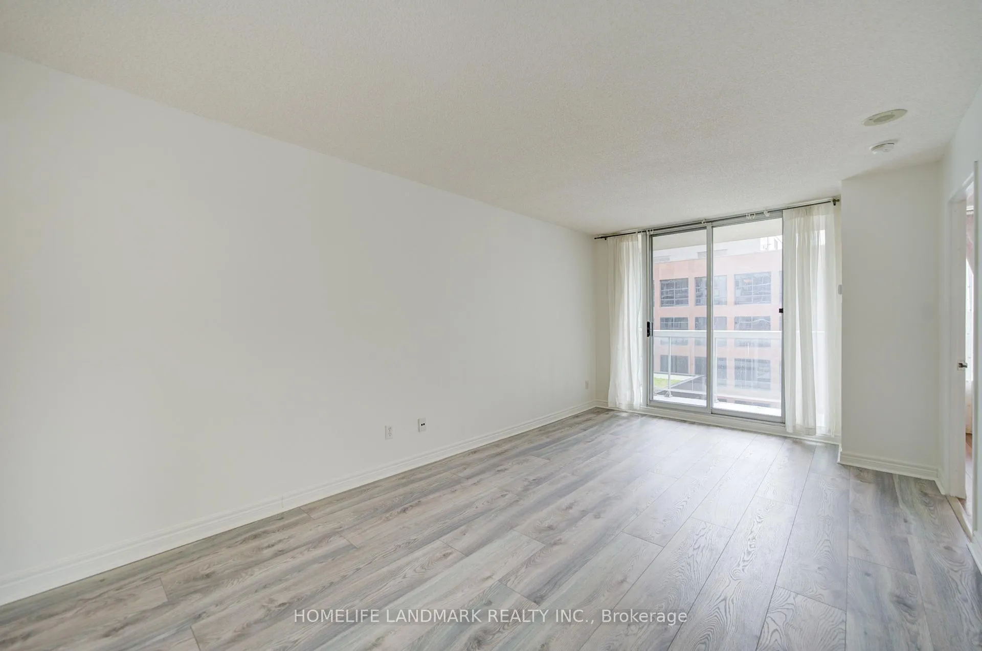 Photo 4 of Unit 1003, 43 Eglinton Avenue E, Toronto, Mount Pleasant East — HOMEH
