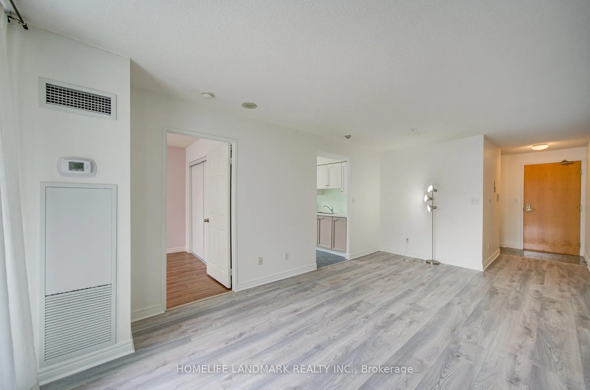 Photo 5 of Unit 1003, 43 Eglinton Avenue E, Toronto, Mount Pleasant East — HOMEH