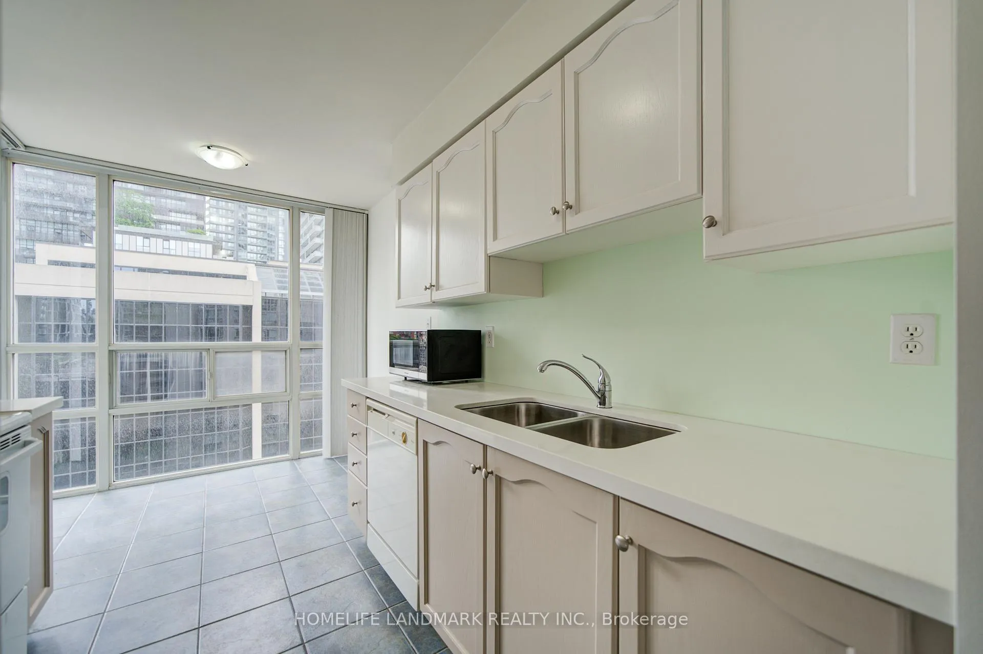 Photo 6 of Unit 1003, 43 Eglinton Avenue E, Toronto, Mount Pleasant East — HOMEH
