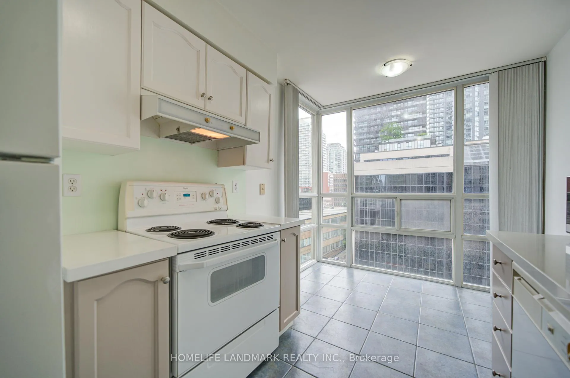 Photo 7 of Unit 1003, 43 Eglinton Avenue E, Toronto, Mount Pleasant East — HOMEH