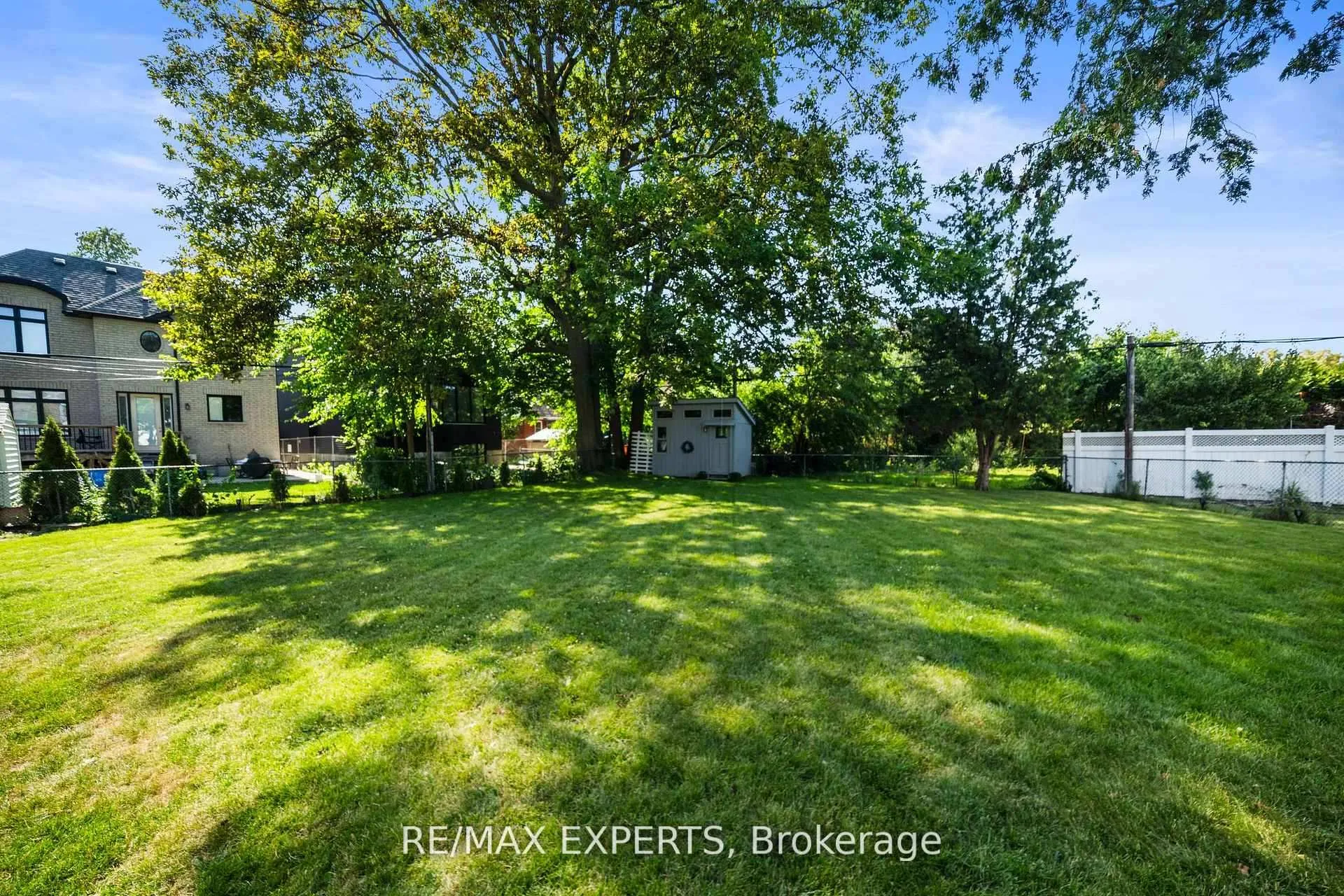 Photo 8 of 6 Mccallum Court, Etobicoke, Stonegate-Queensway — HOMEH