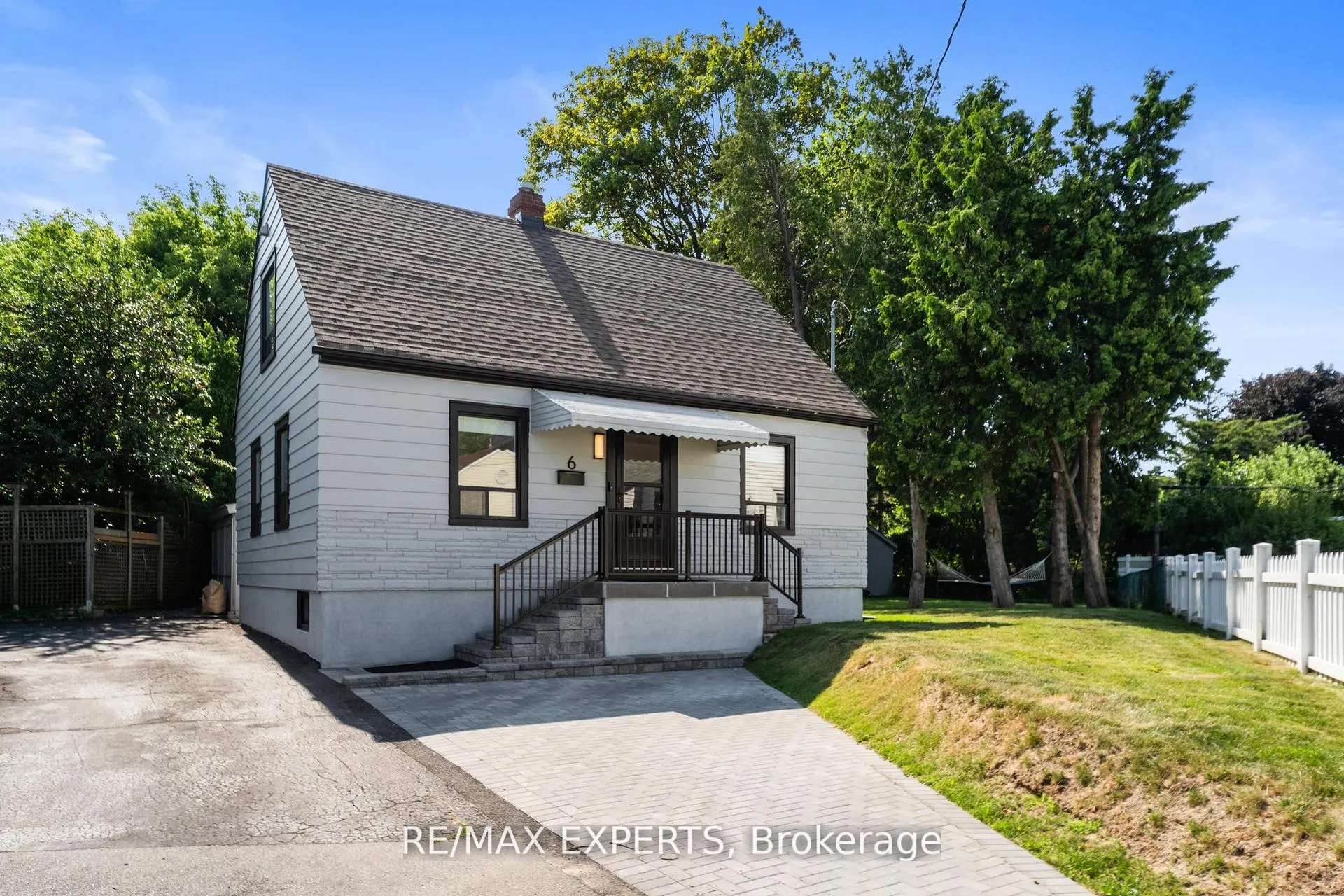 Photo 10 of 6 Mccallum Court, Etobicoke, Stonegate-Queensway — HOMEH