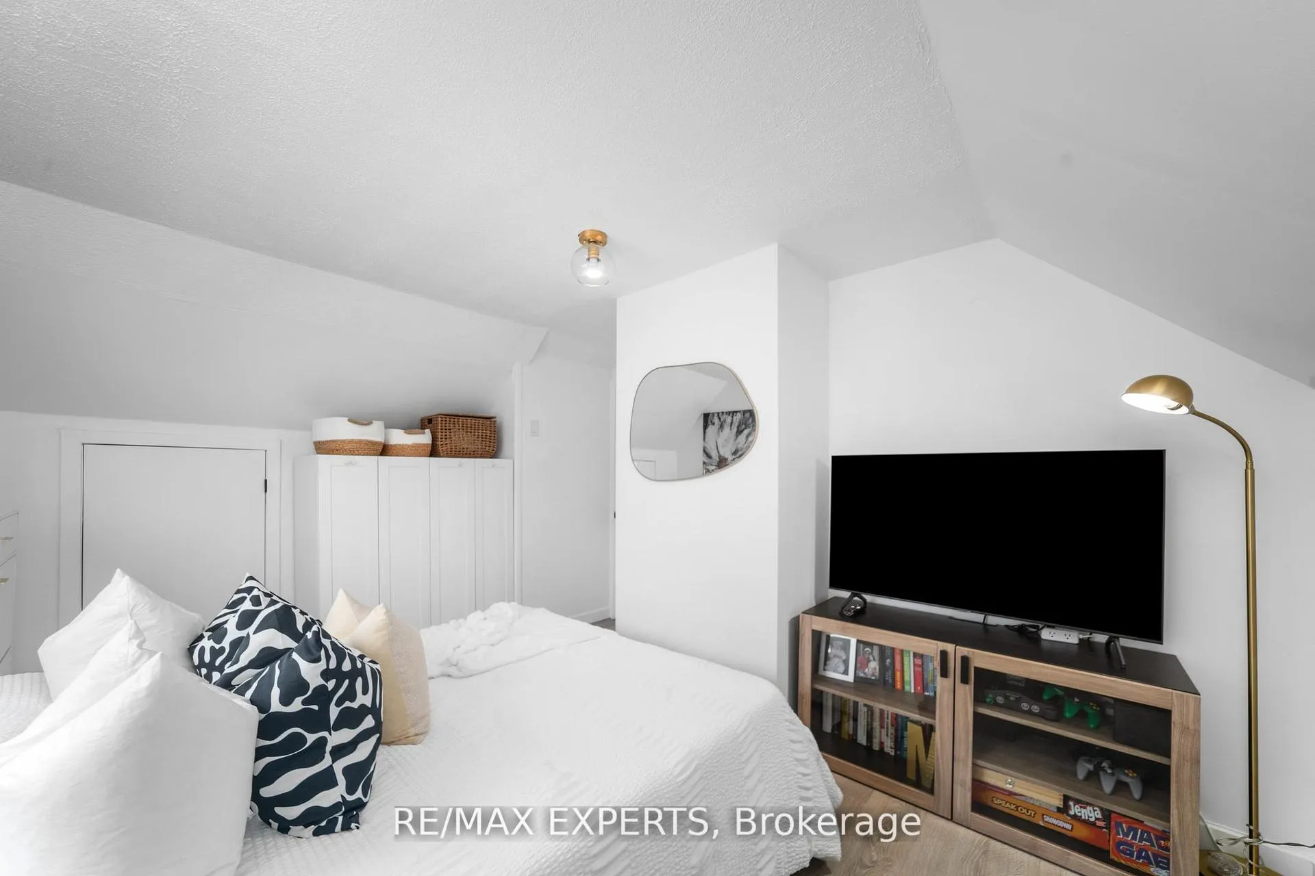 Photo 32 of 6 Mccallum Court, Etobicoke, Stonegate-Queensway — HOMEH