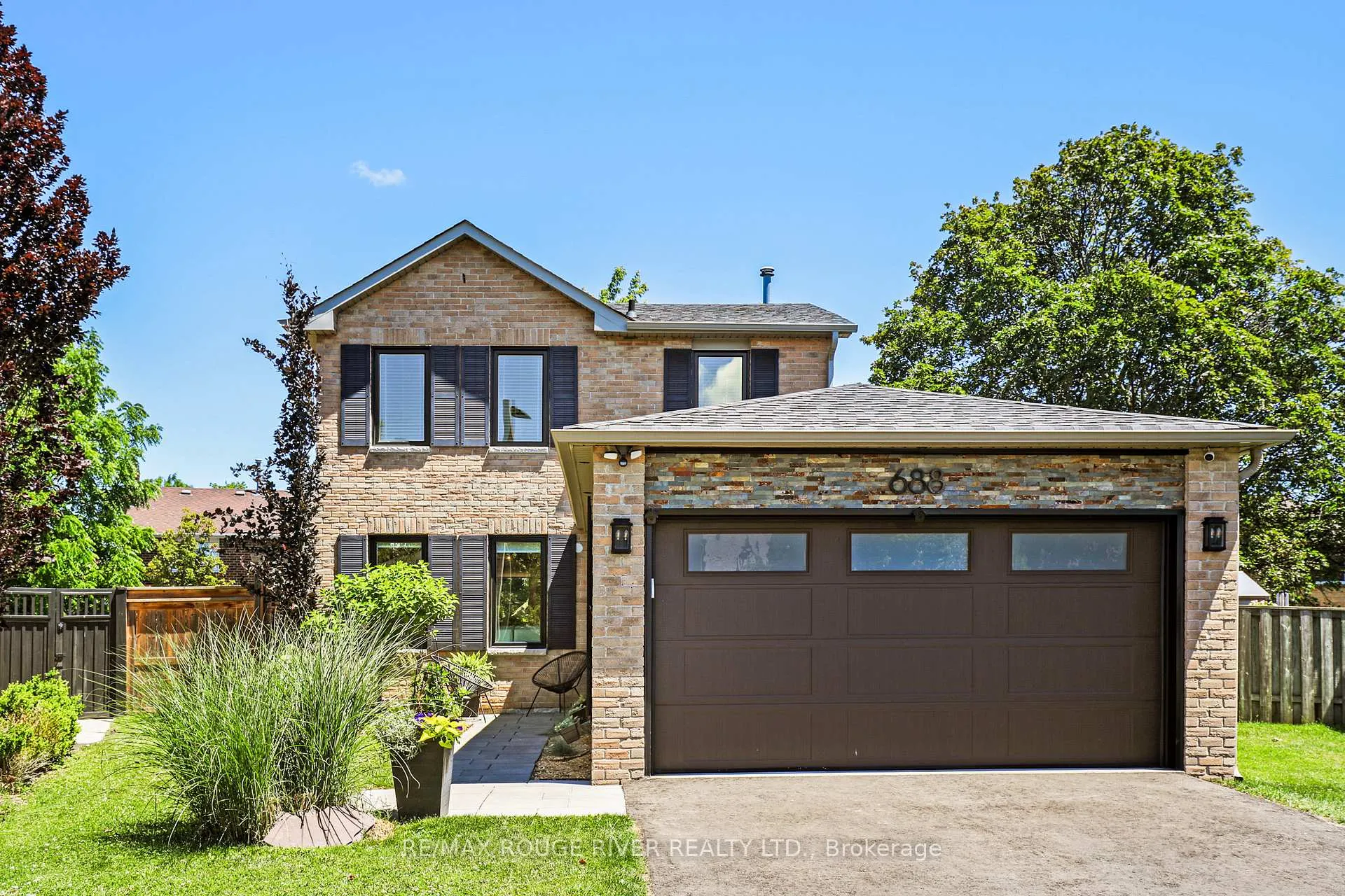 Photo 1 of 688 Beckworth Square, Pickering, Amberlea — HOMEH