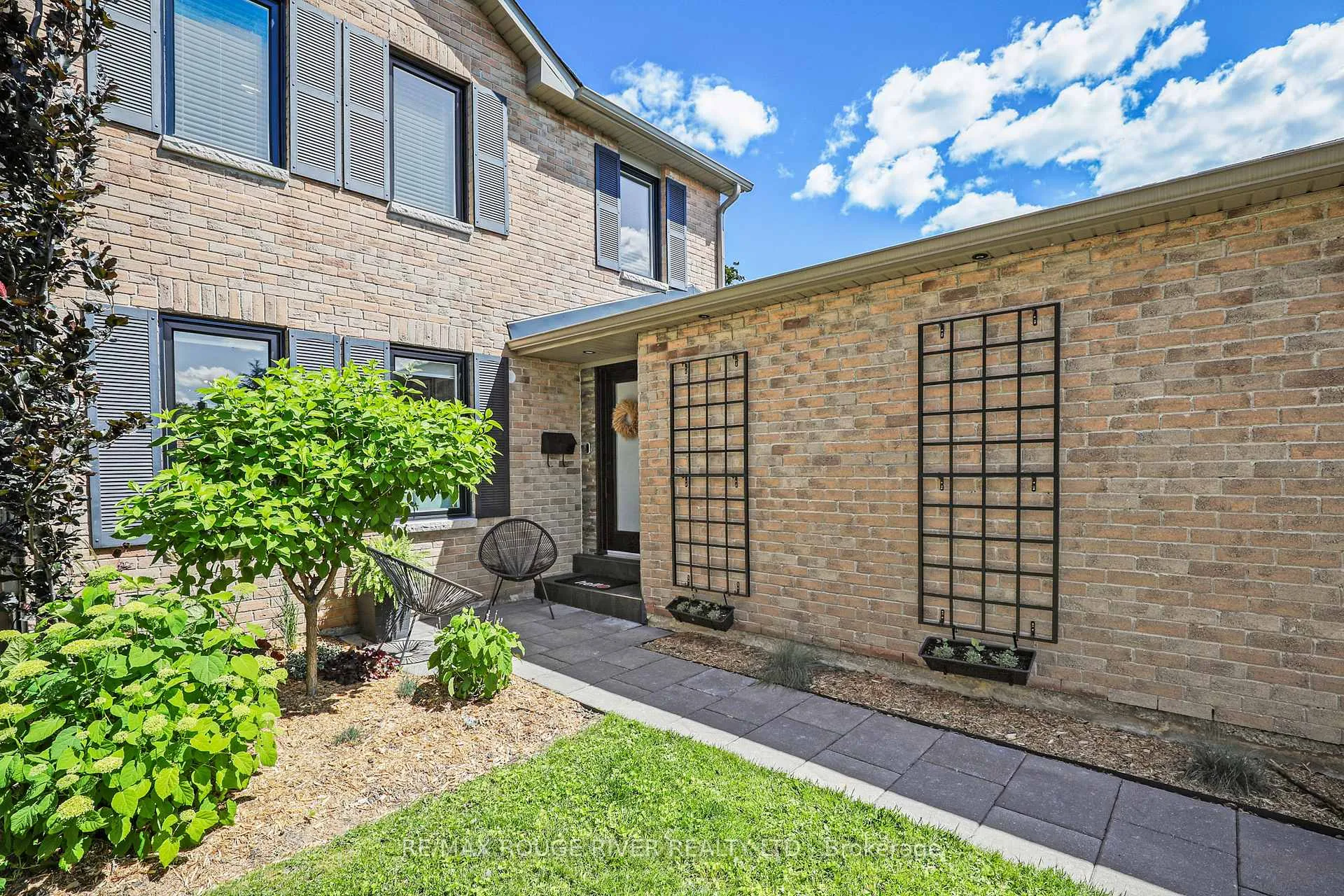 Photo 2 of 688 Beckworth Square, Pickering, Amberlea — HOMEH