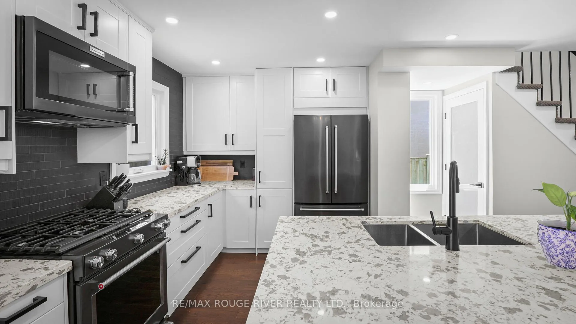 Photo 4 of 688 Beckworth Square, Pickering, Amberlea — HOMEH