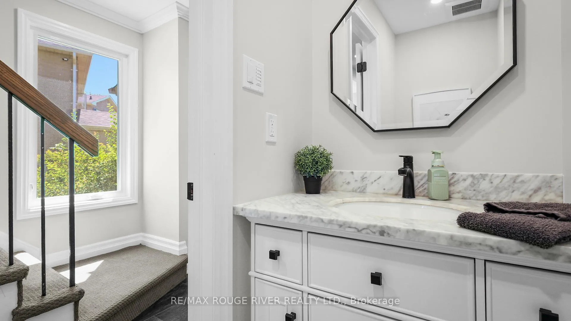 Photo 17 of 688 Beckworth Square, Pickering, Amberlea — HOMEH