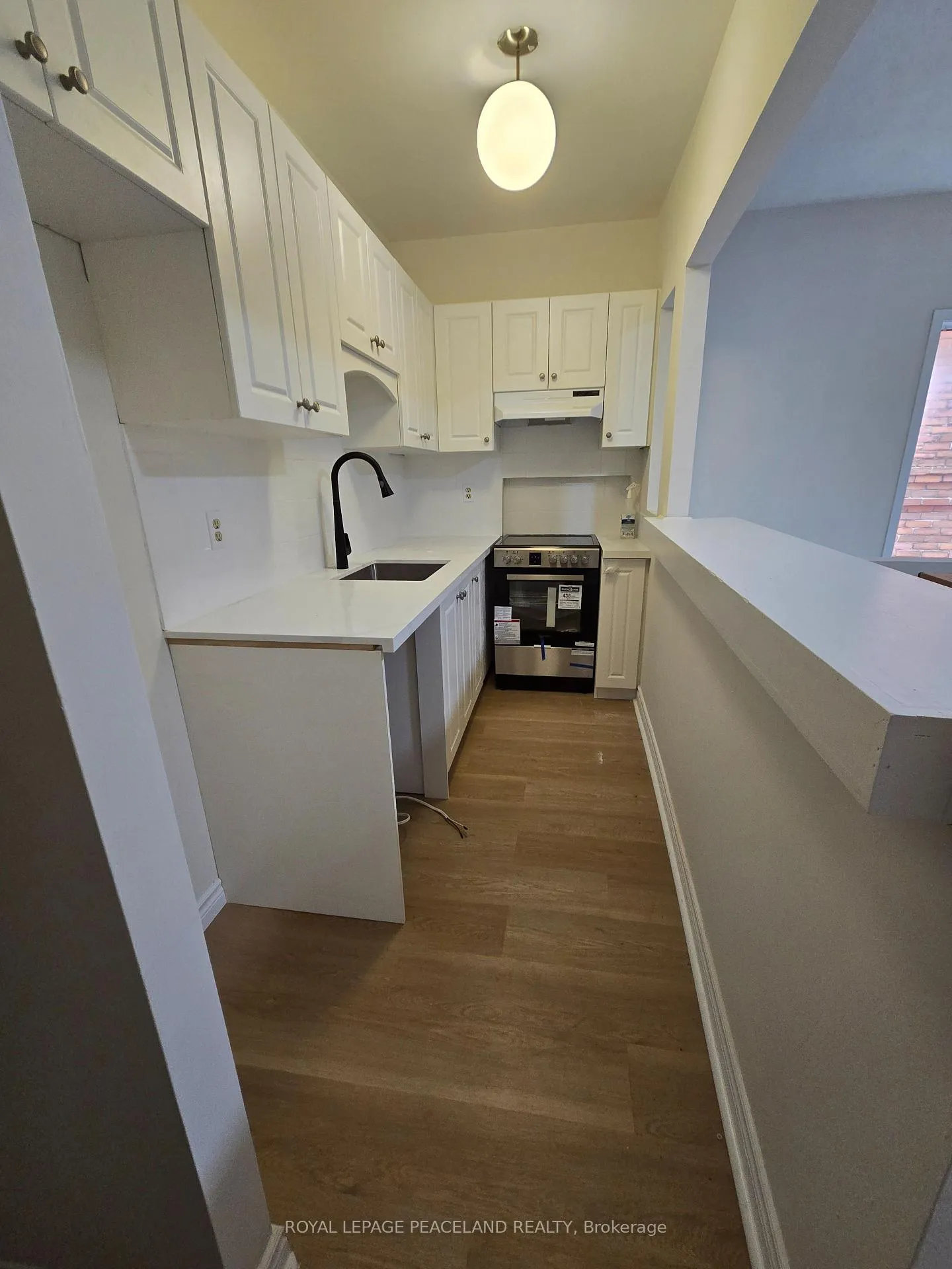 Photo 2 of Unit 2, 558 Spadina Crescent, Toronto, University — HOMEH