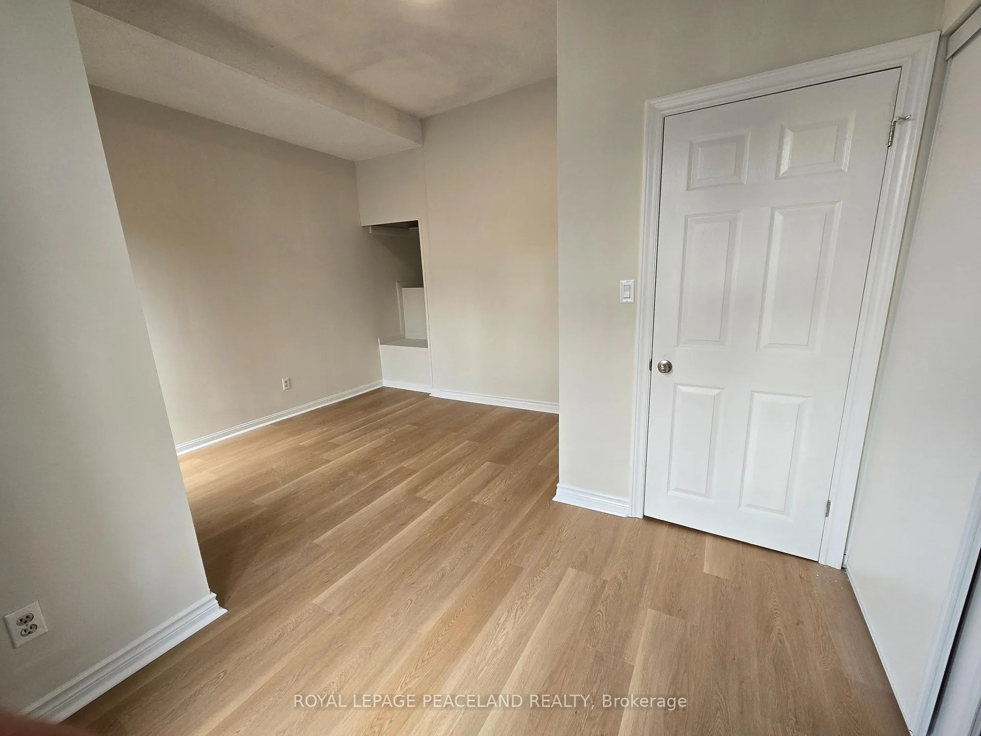 Photo 4 of Unit 2, 558 Spadina Crescent, Toronto, University — HOMEH