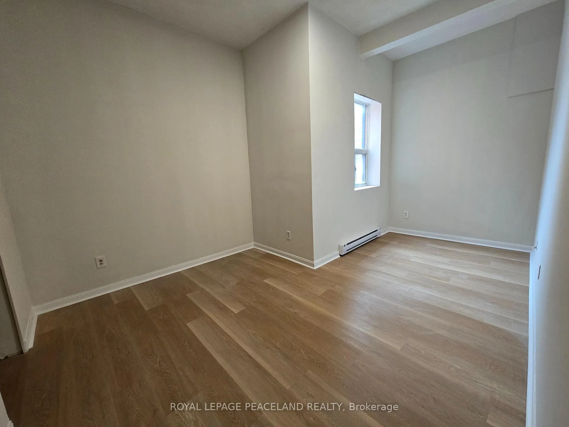 Photo 5 of Unit 2, 558 Spadina Crescent, Toronto, University — HOMEH