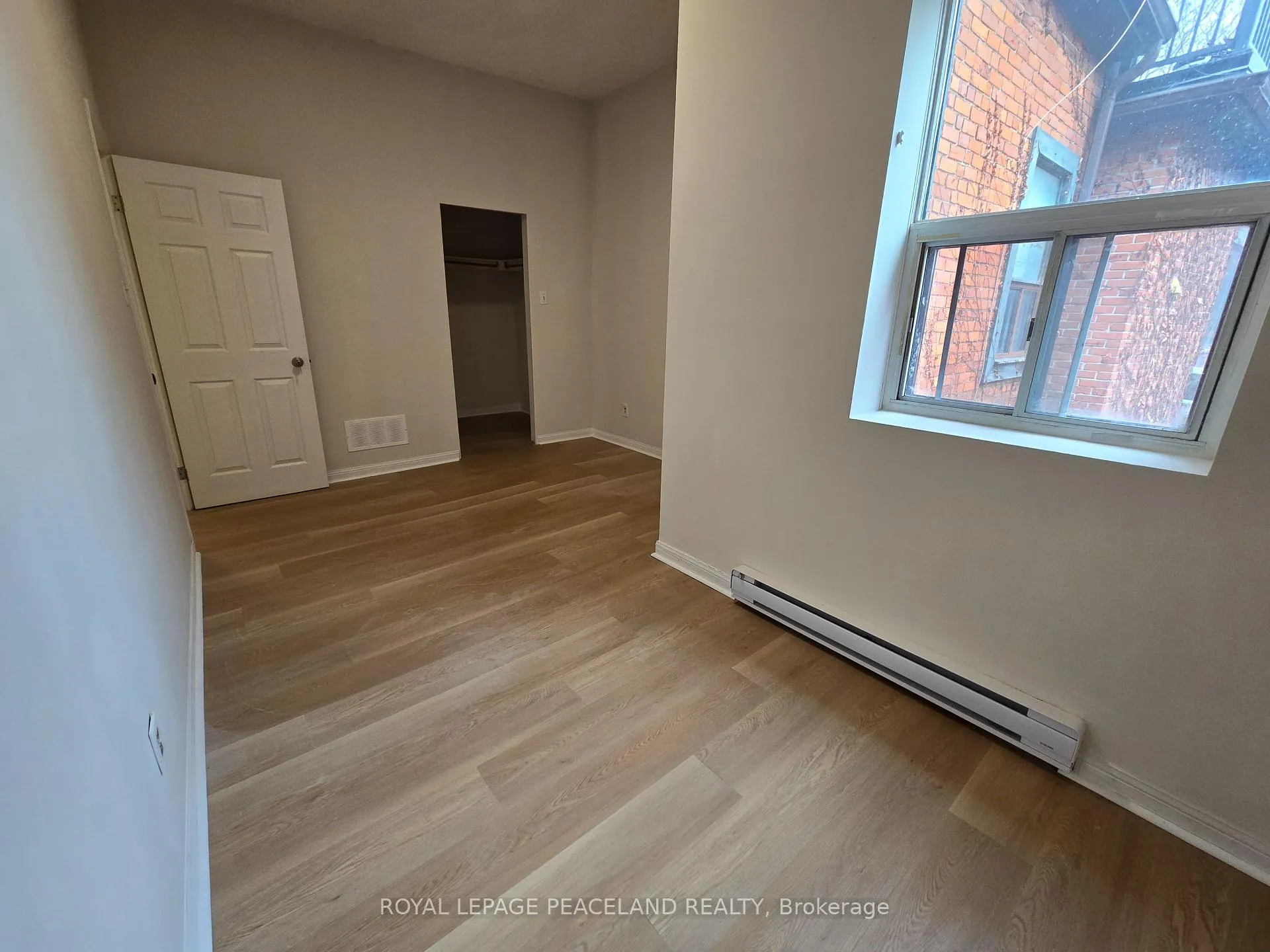 Photo 6 of Unit 2, 558 Spadina Crescent, Toronto, University — HOMEH