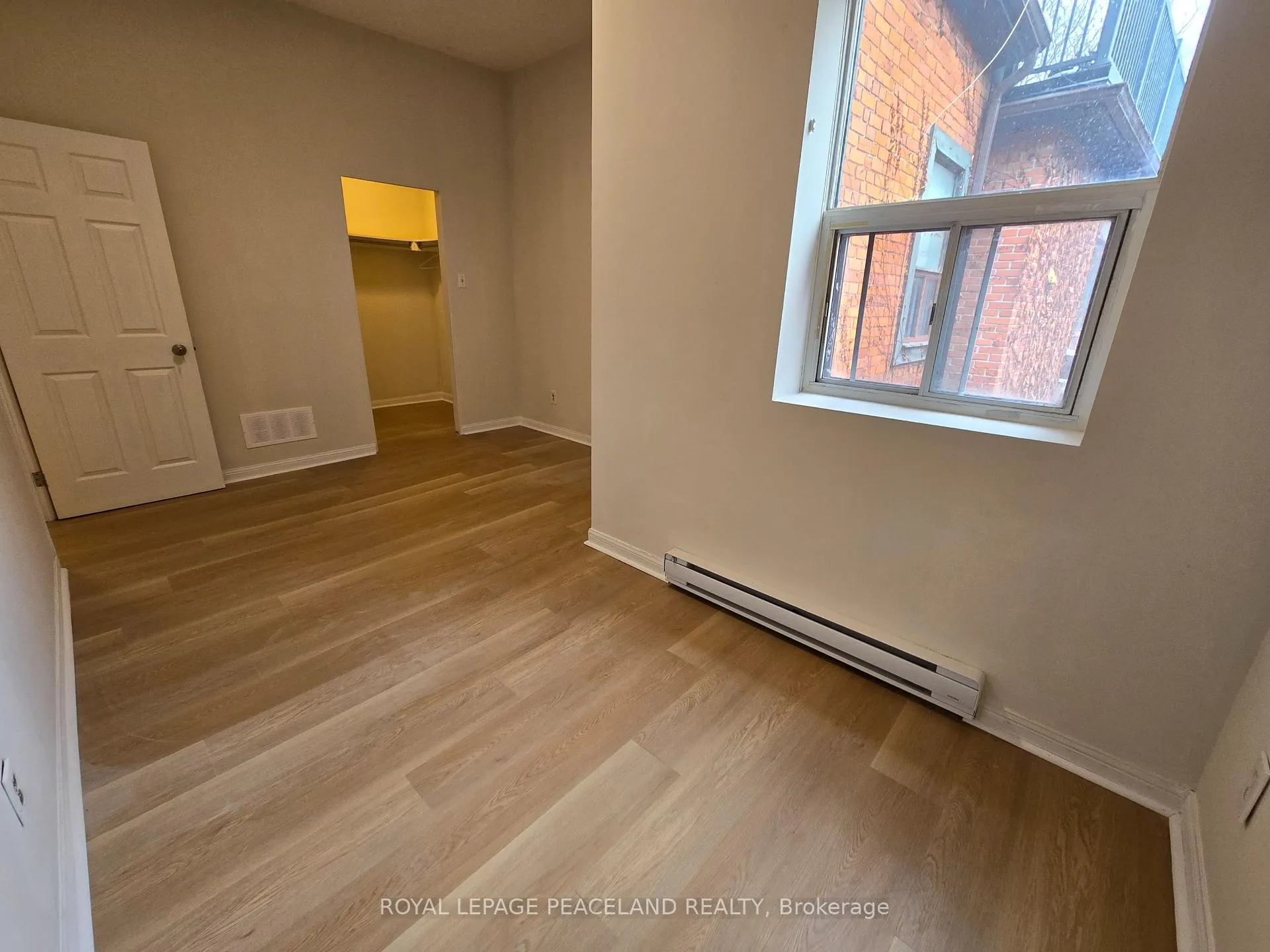 Photo 7 of Unit 2, 558 Spadina Crescent, Toronto, University — HOMEH