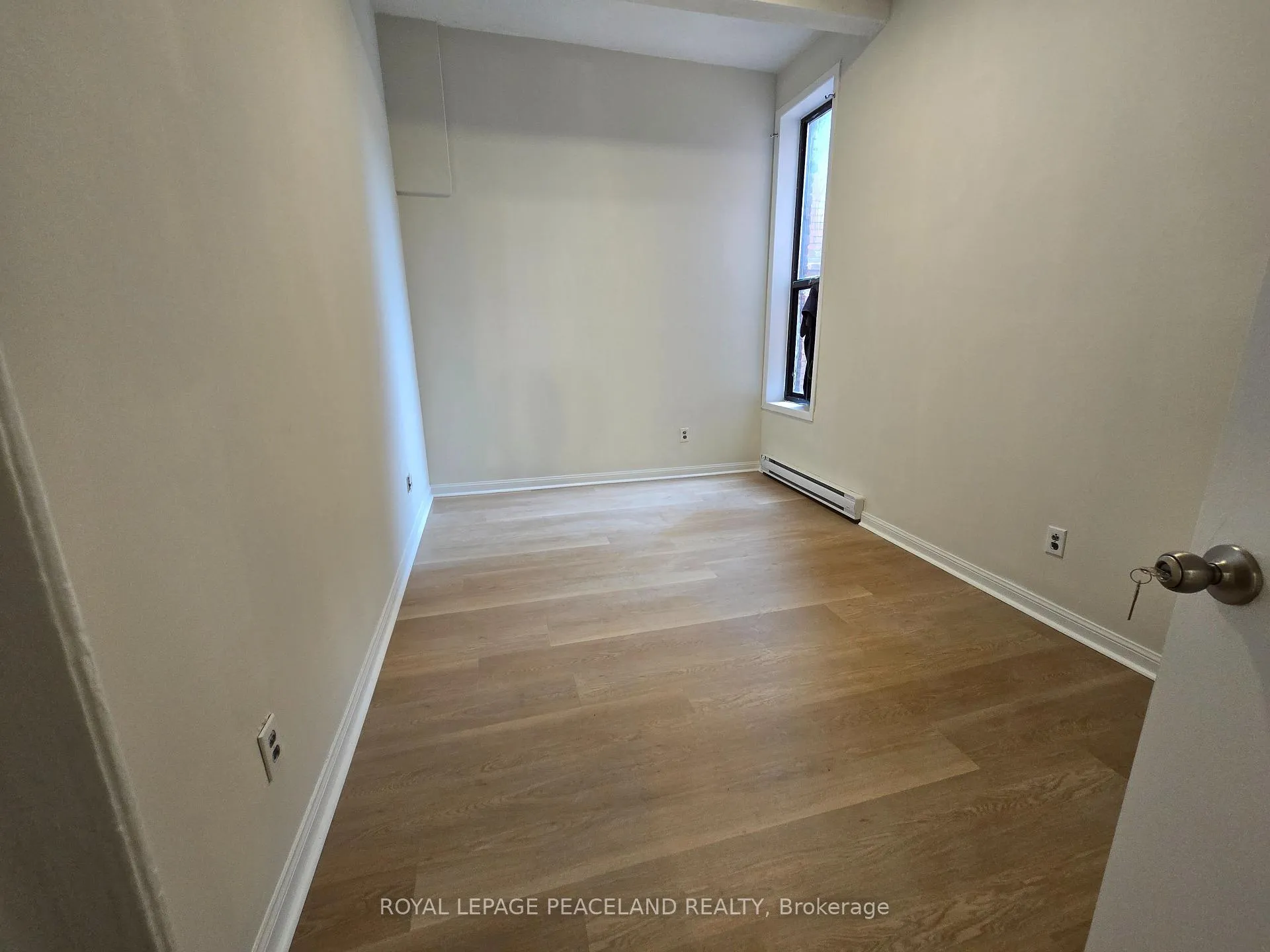 Photo 8 of Unit 2, 558 Spadina Crescent, Toronto, University — HOMEH