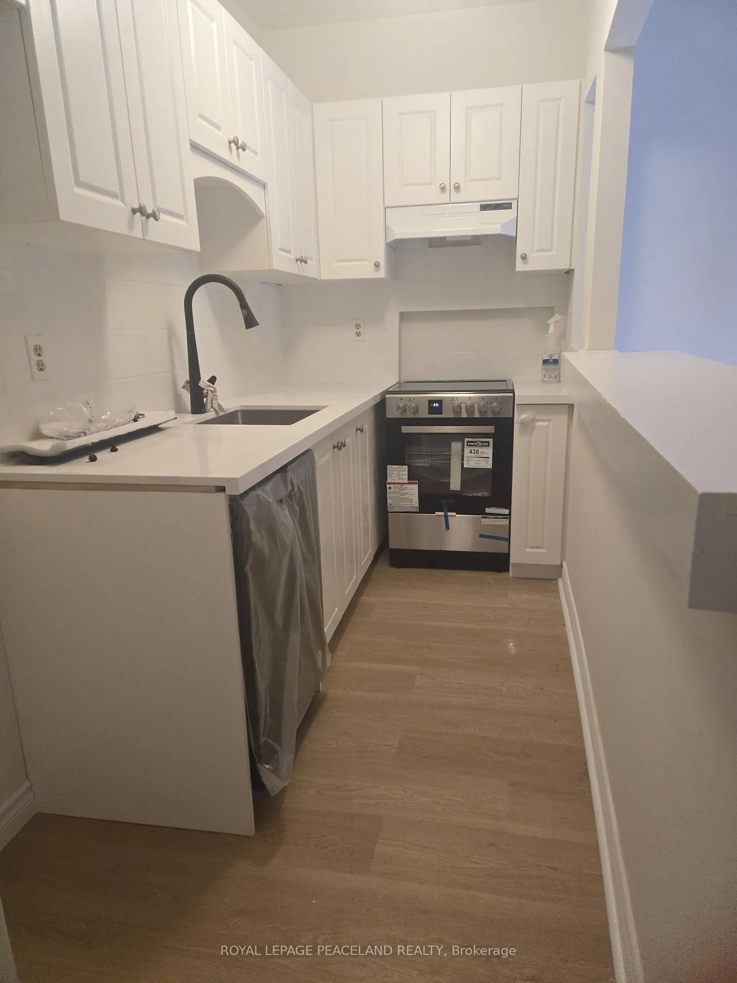 Photo 10 of Unit 2, 558 Spadina Crescent, Toronto, University — HOMEH