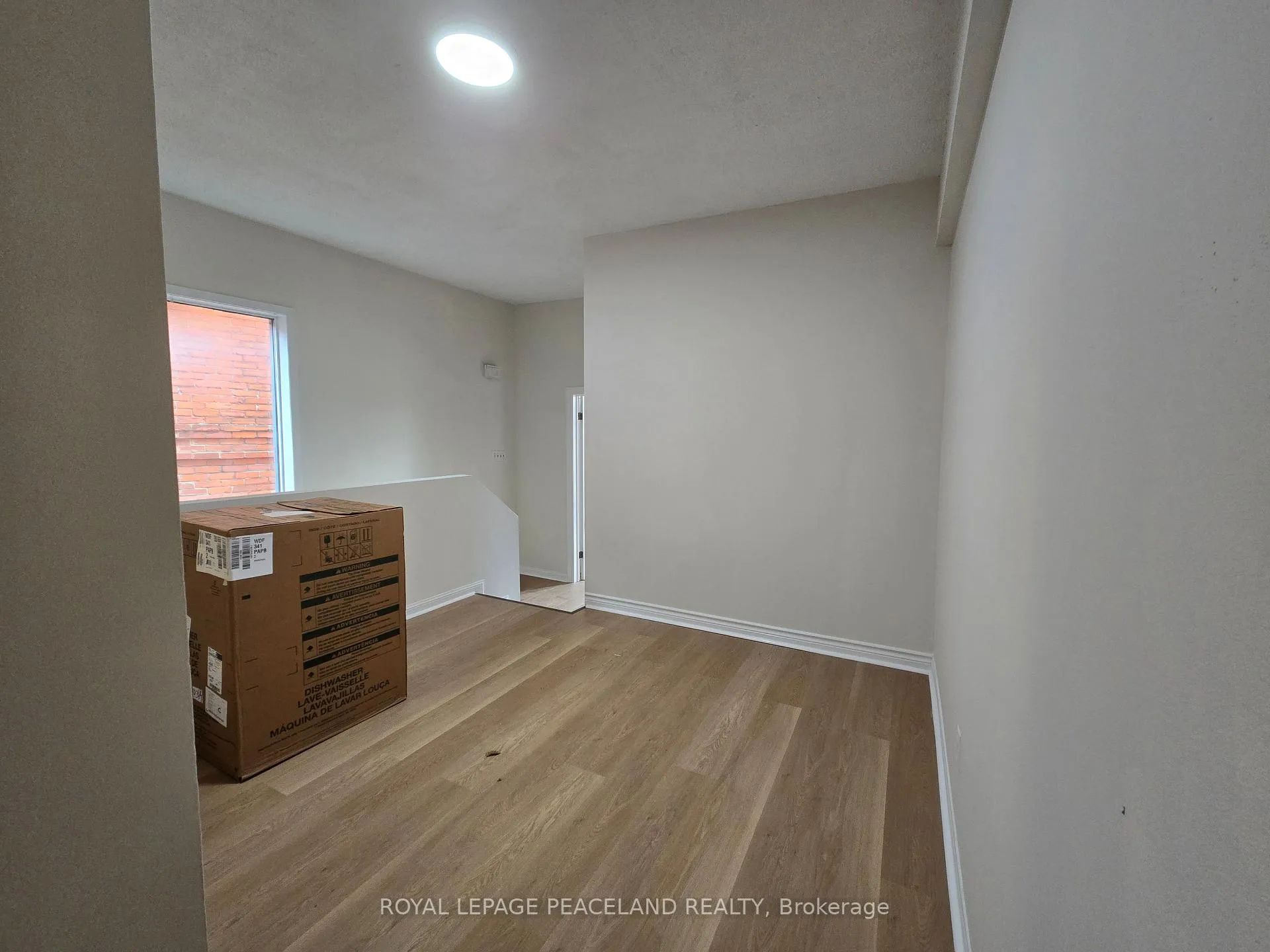Photo 13 of Unit 2, 558 Spadina Crescent, Toronto, University — HOMEH