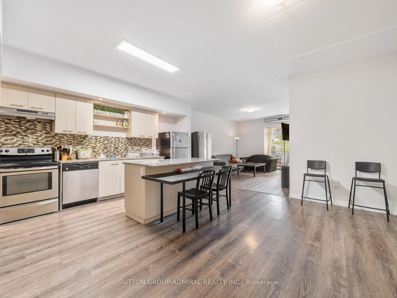 Photo of Unit 203, 8 Hickory Street W