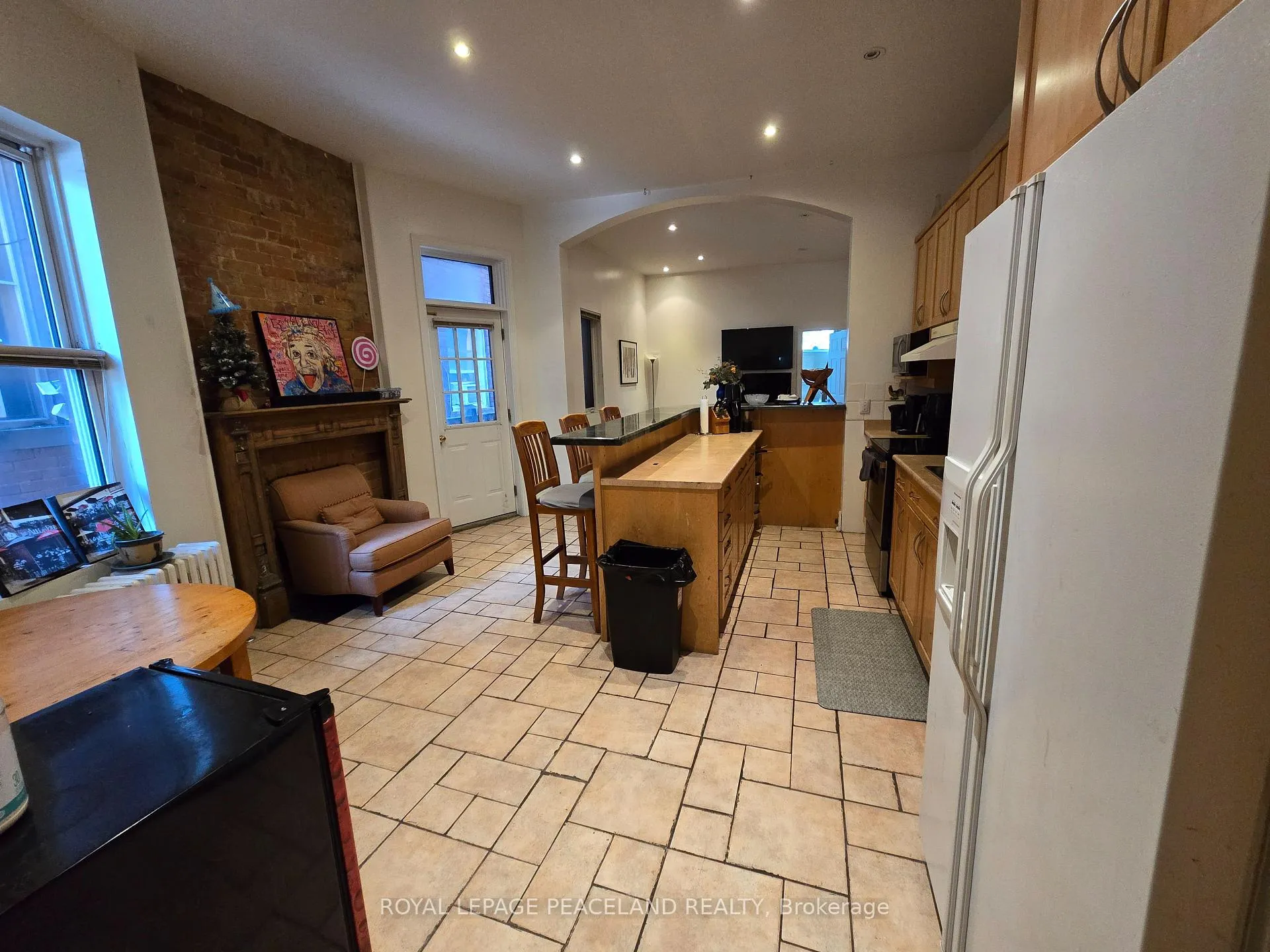 Photo 5 of Unit Main, 61 Madison Avenue, Toronto, The Annex — HOMEH