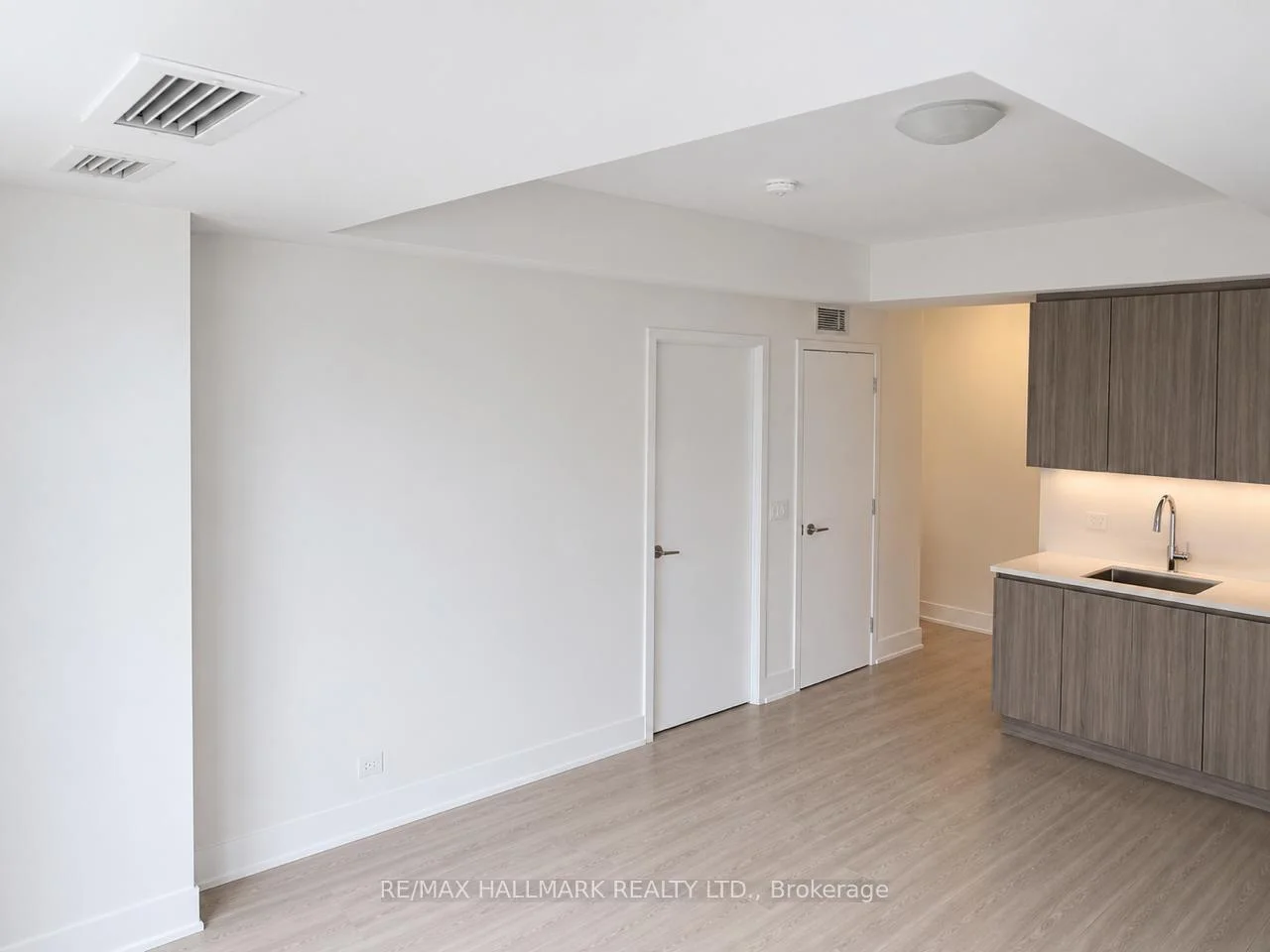 Photo 15 of Unit 407, 15 Richardson Street, Toronto, Waterfront Communities — HOMEH