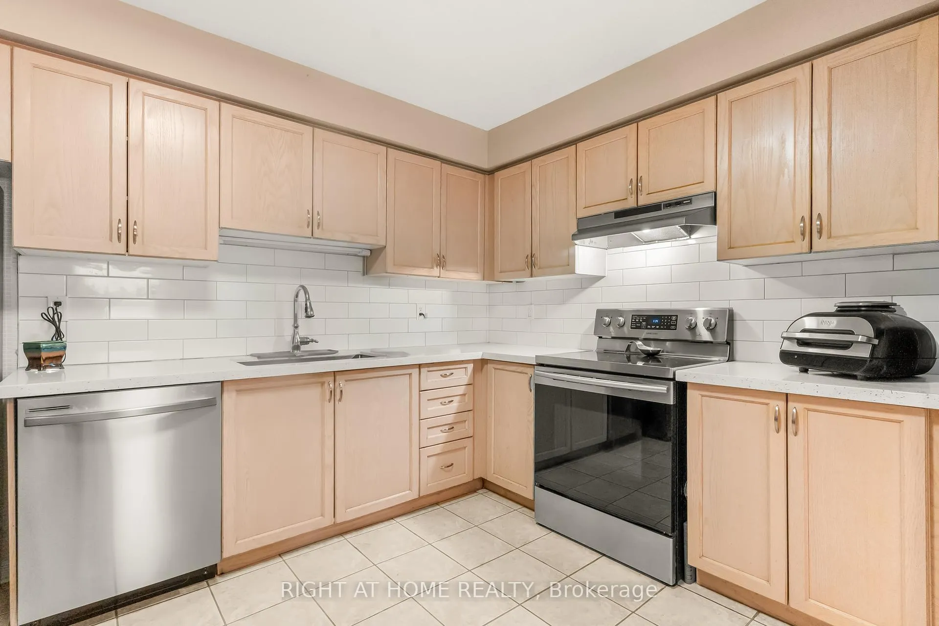 Photo 7 of 14 Tinsmith Street, Brampton, Northwest Sandalwood Parkway — HOMEH
