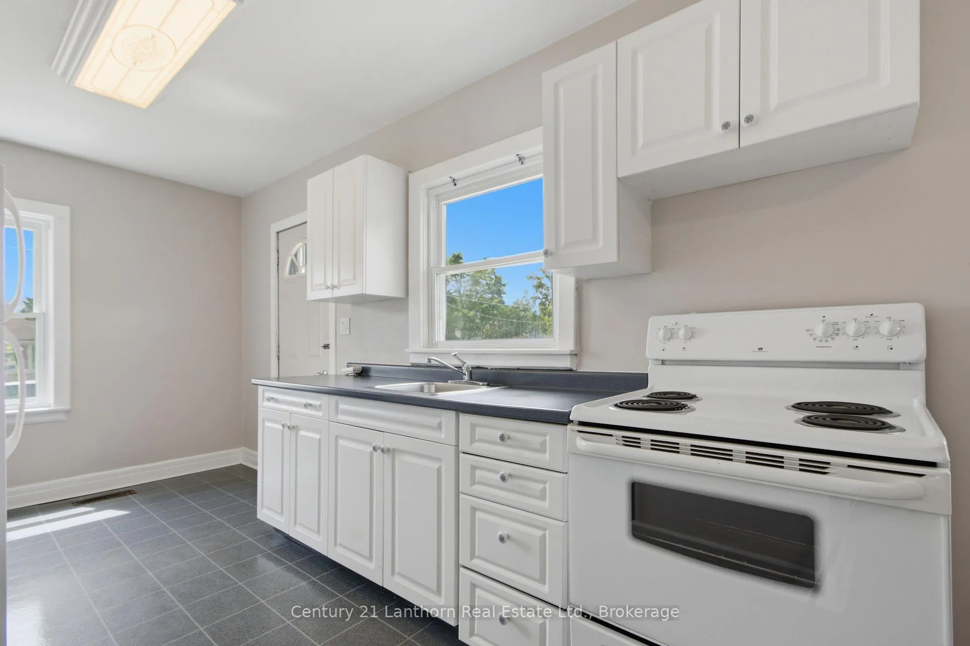 Photo 9 of 151 Hastings Drive, Belleville, Belleville Ward — HOMEH