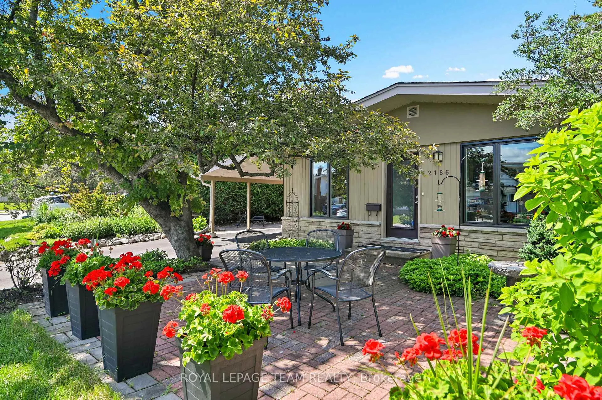 Photo 1 of 2186 Valley Drive, Ottawa, Elmvale Acres/Urbandale — HOMEH