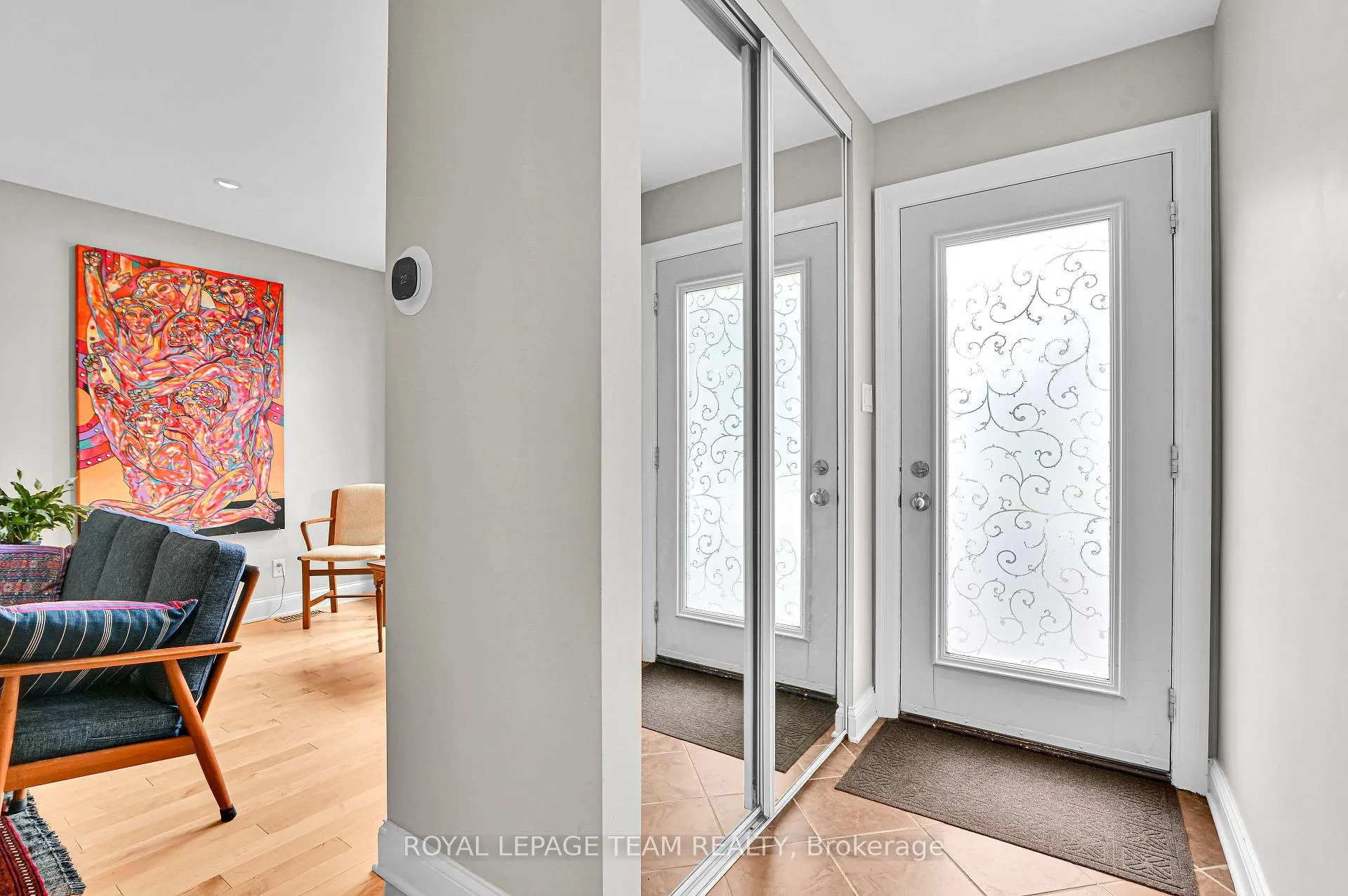Photo 3 of 2186 Valley Drive, Ottawa, Elmvale Acres/Urbandale — HOMEH