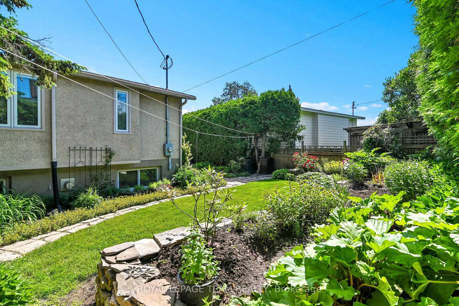 Photo 35 of 2186 Valley Drive, Ottawa, Elmvale Acres/Urbandale — HOMEH